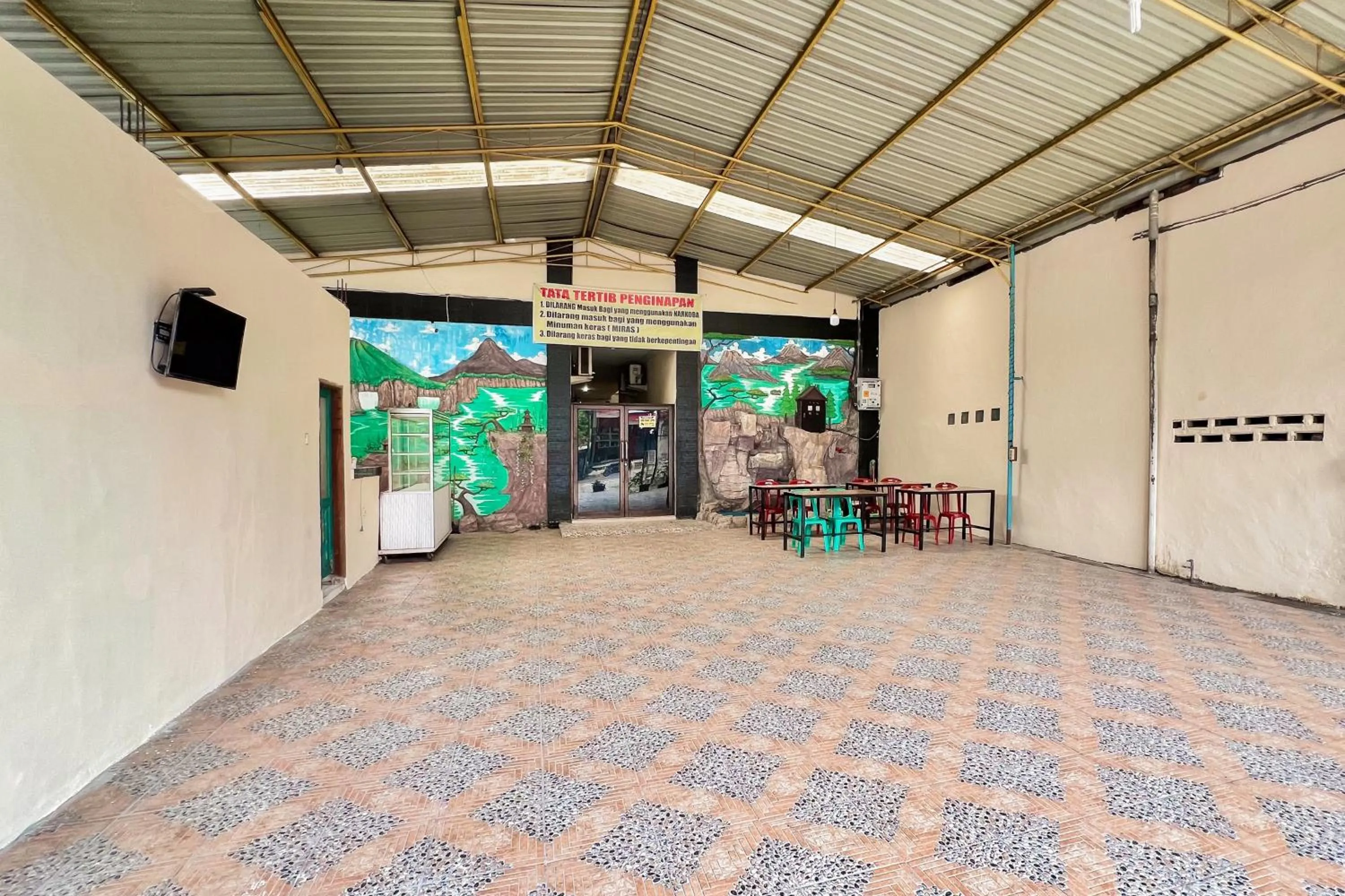 Property building in RedDoorz at Golden Gateway Medan