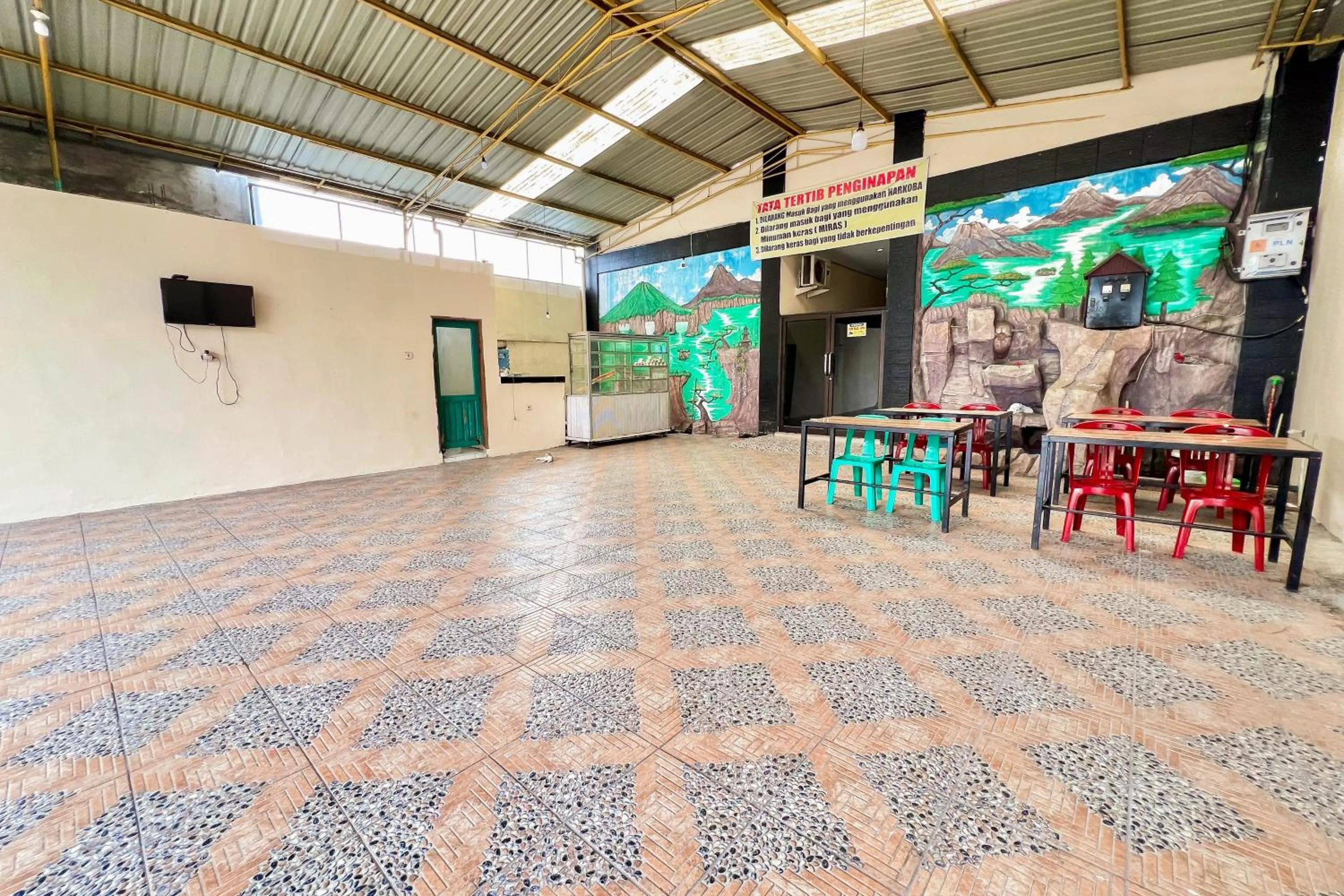 Property building in RedDoorz at Golden Gateway Medan