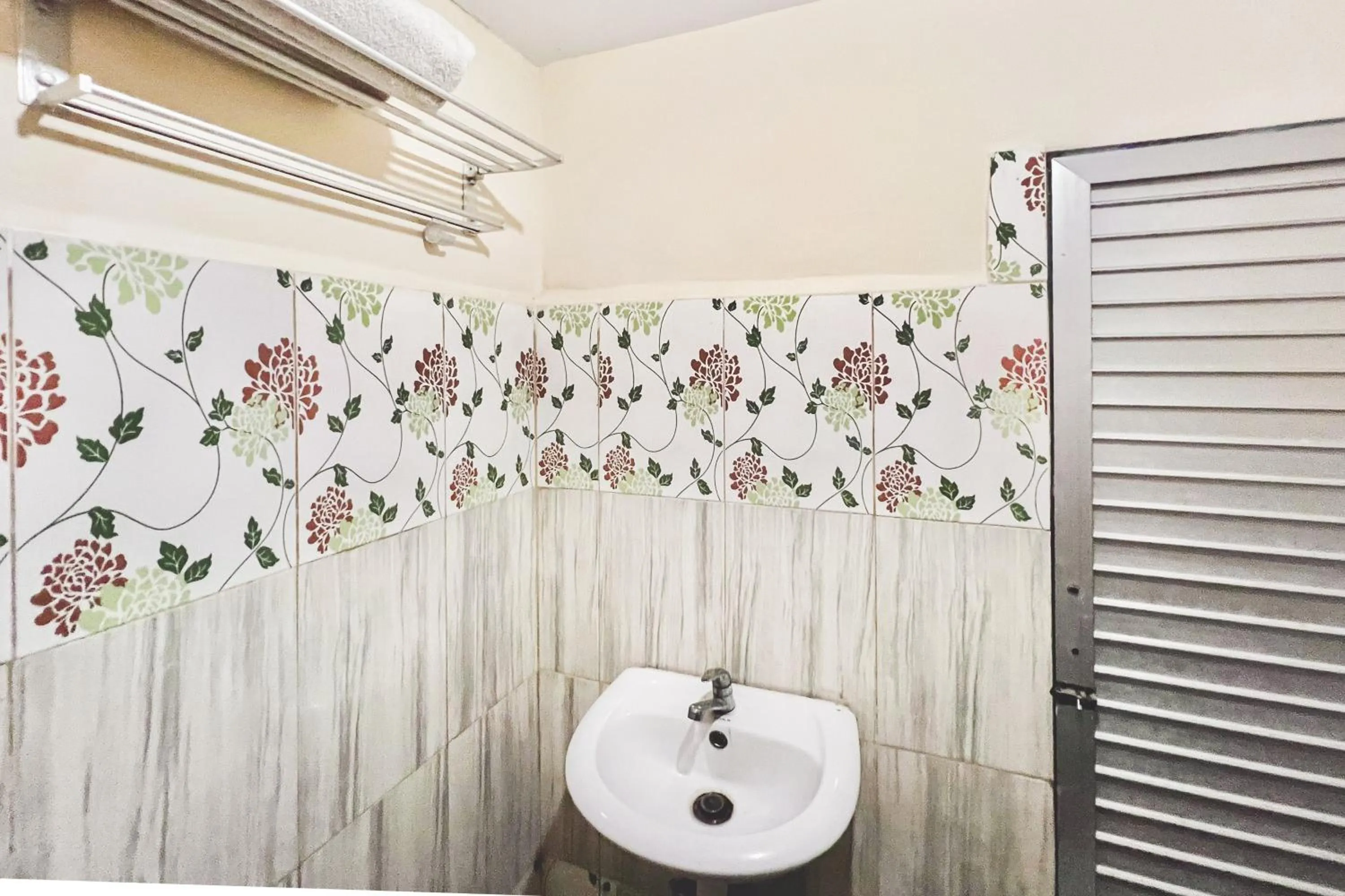 Bathroom in RedDoorz at Golden Gateway Medan