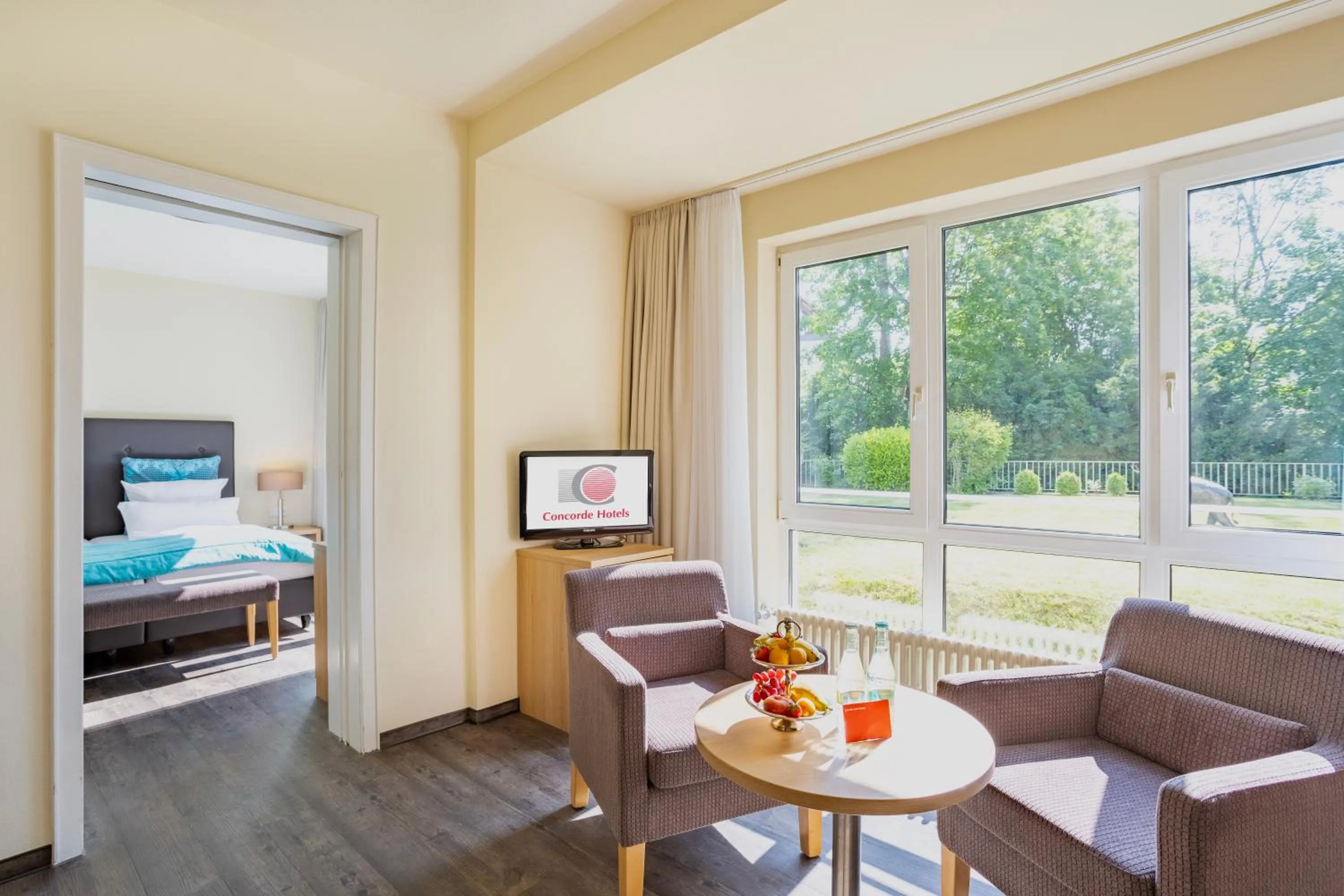 Living room, Bed in Concorde Hotel Viktoria