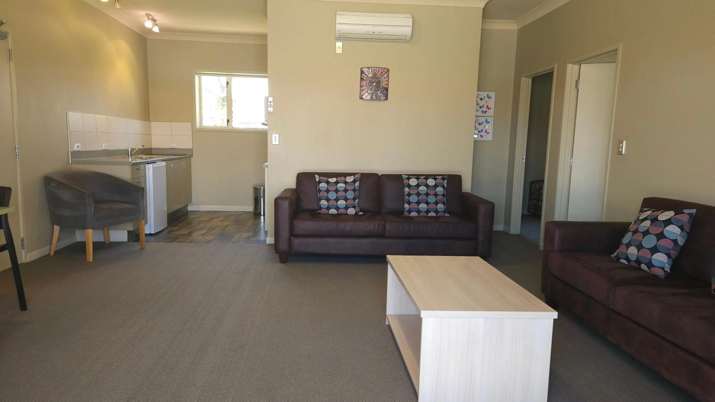 Living room in Sierra Motel and Apartments