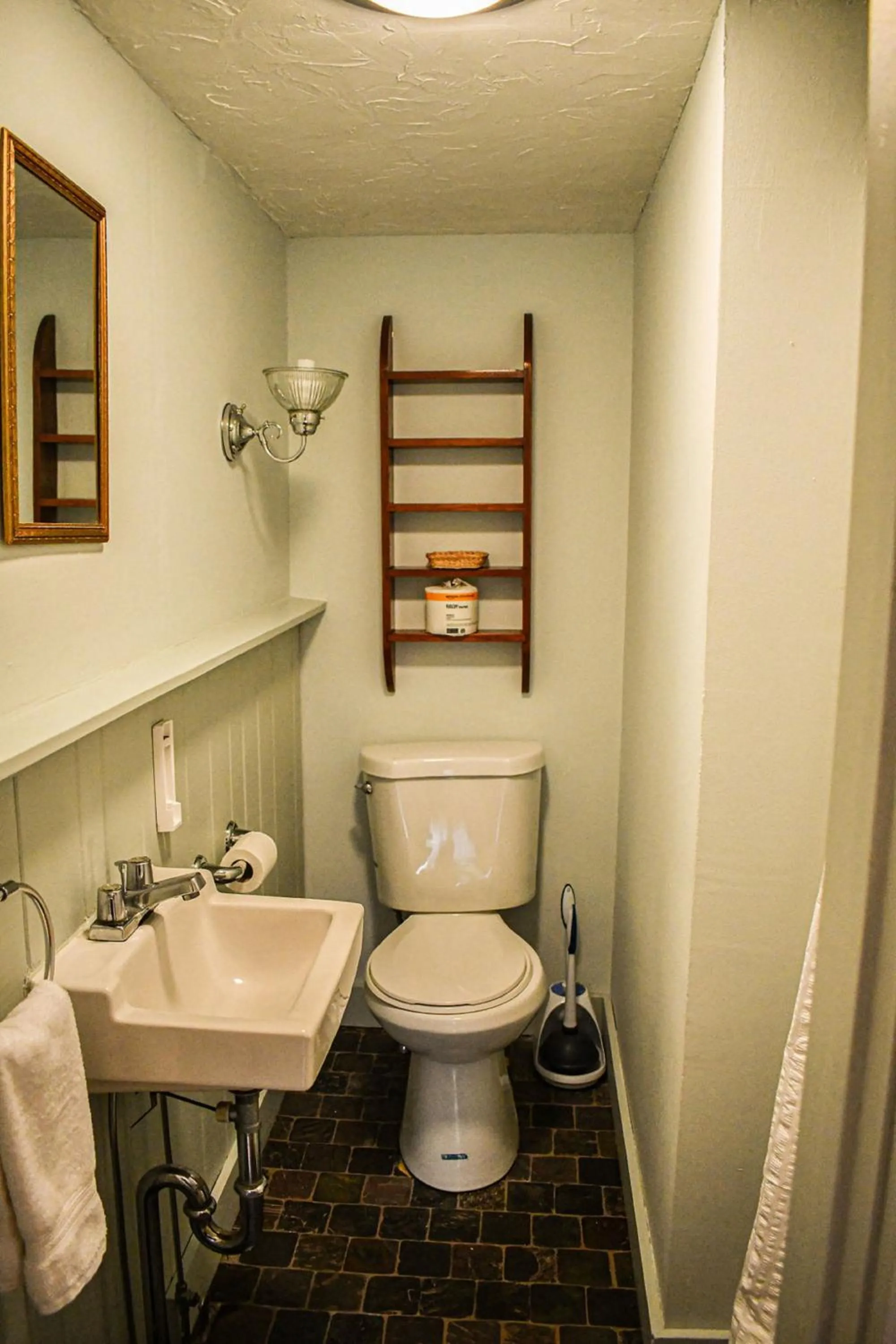 Bathroom in Brook Road Inn