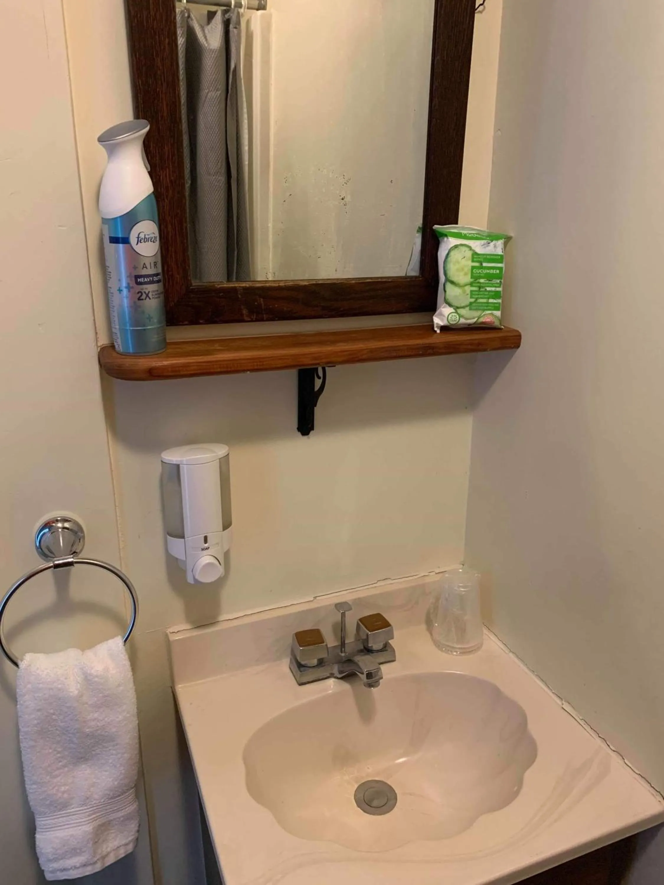 Bathroom in Brook Road Inn