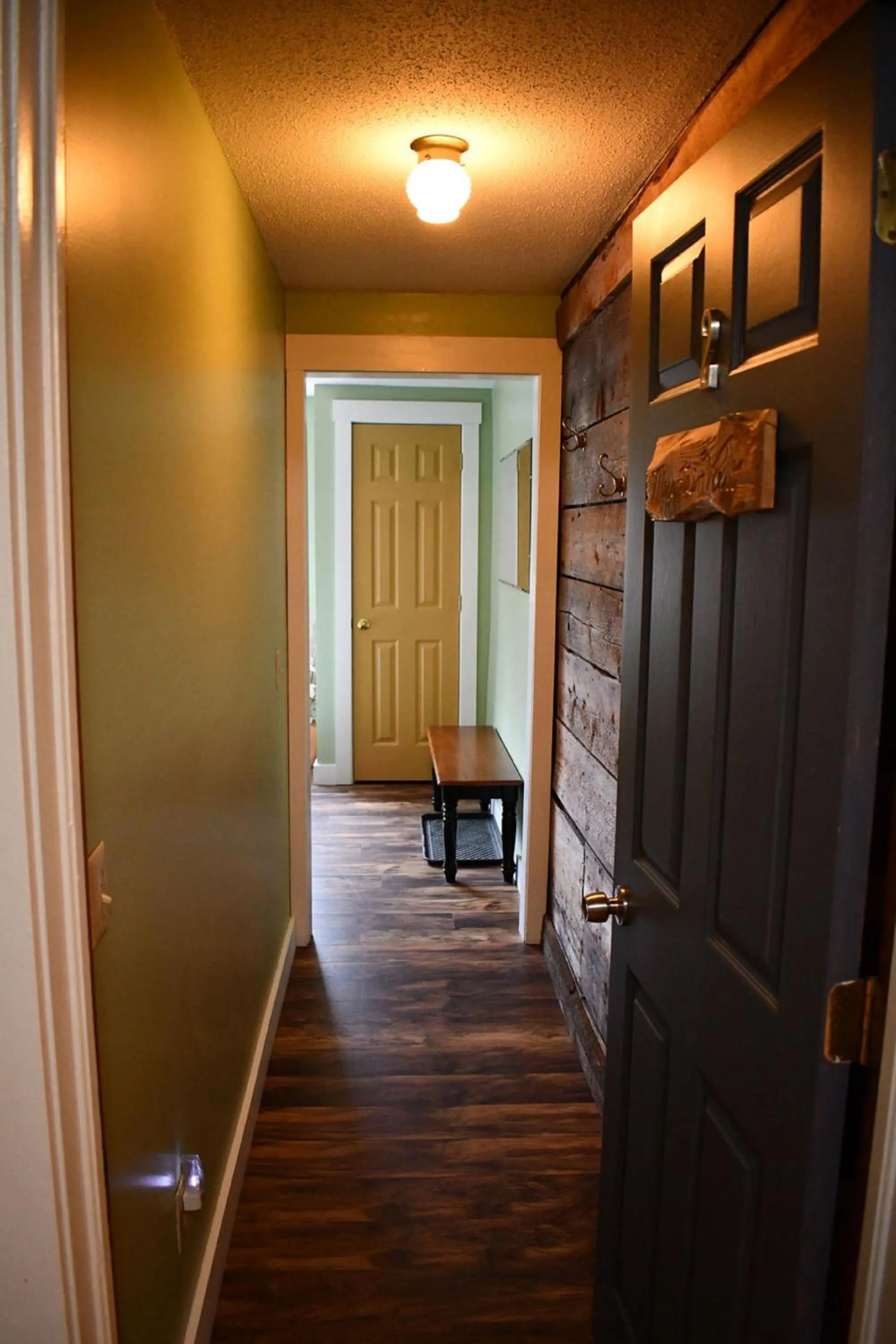 Facade/entrance in Brook Road Inn