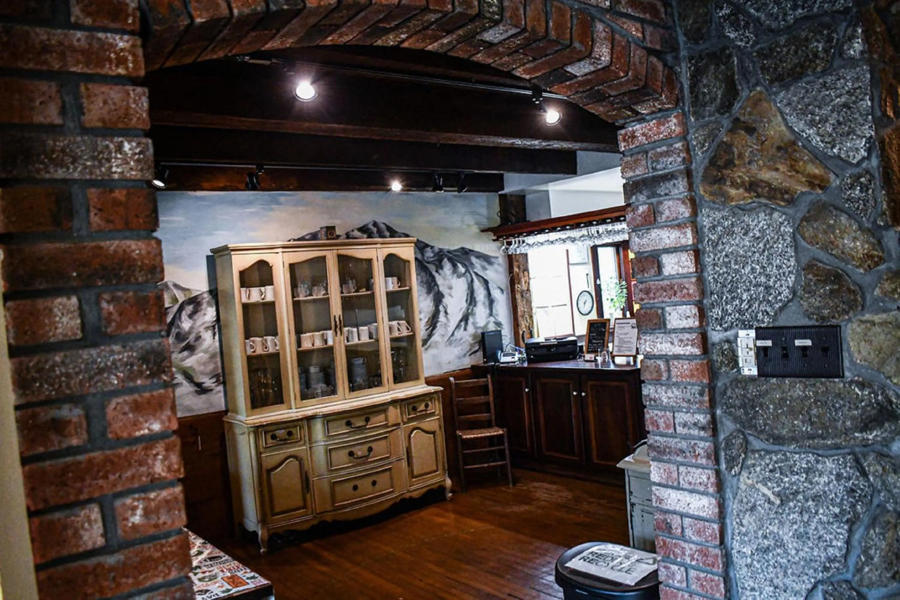 Communal kitchen in Brook Road Inn