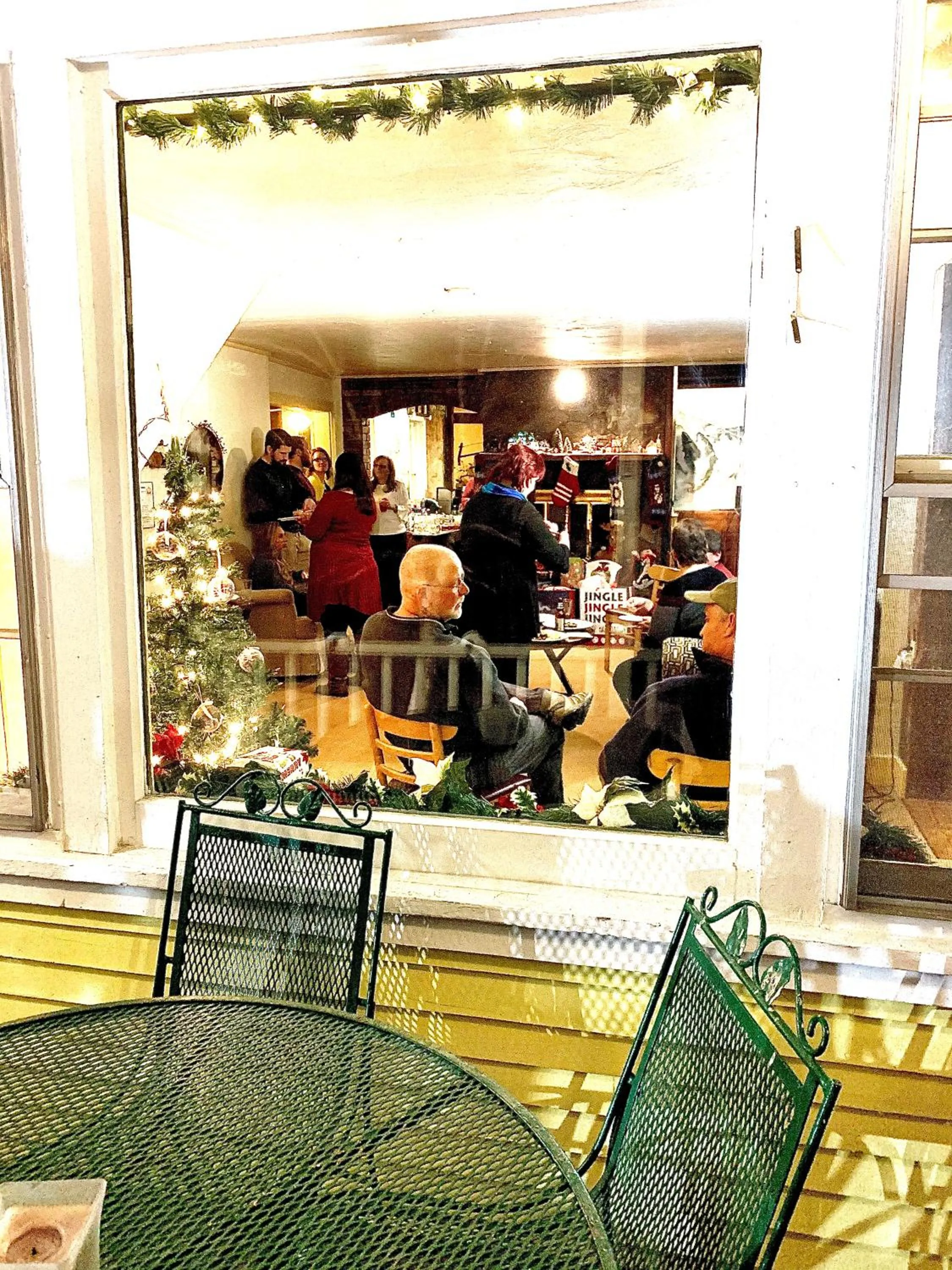 Lounge or bar in Brook Road Inn