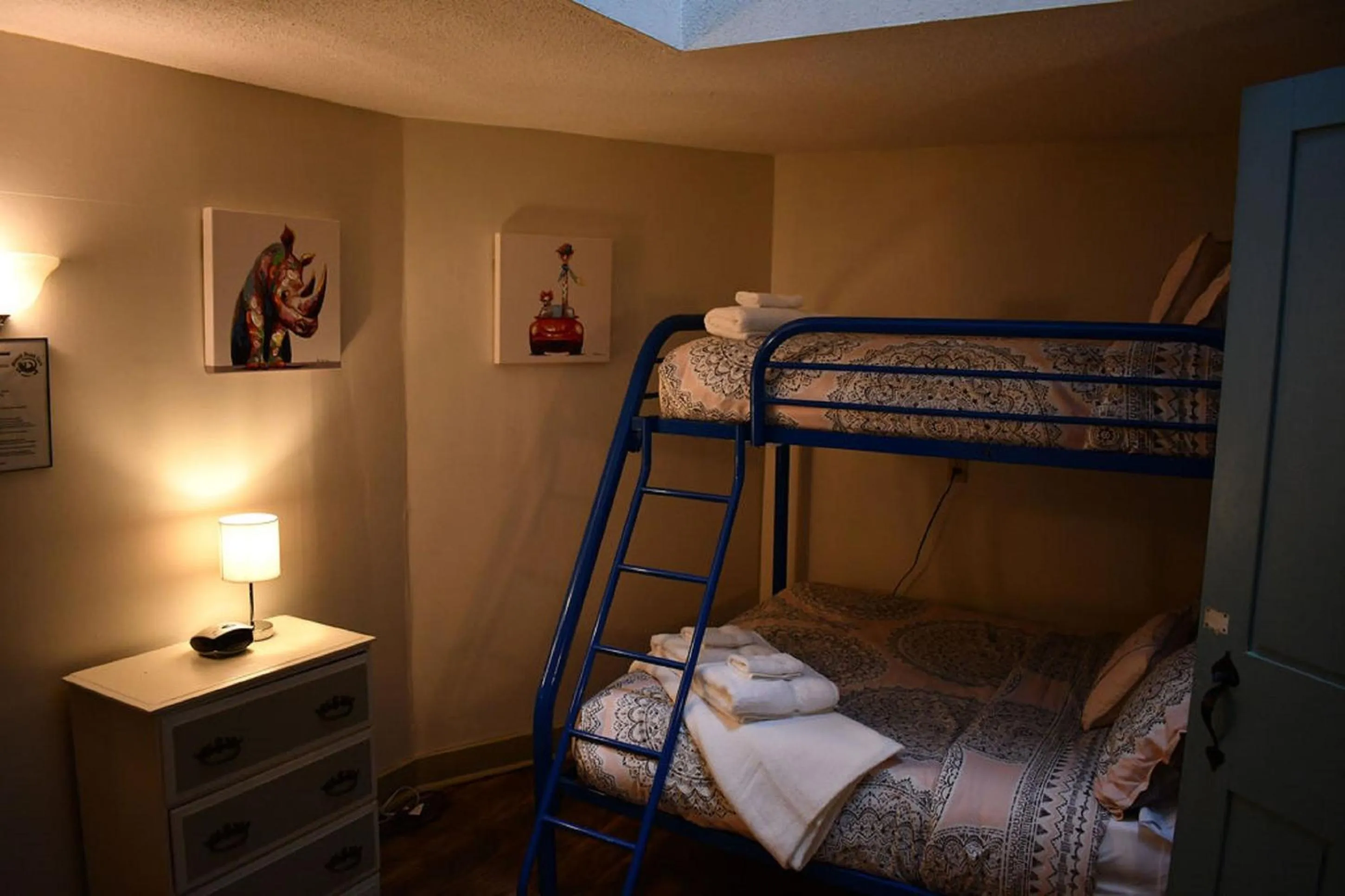 bunk bed, Bed in Brook Road Inn