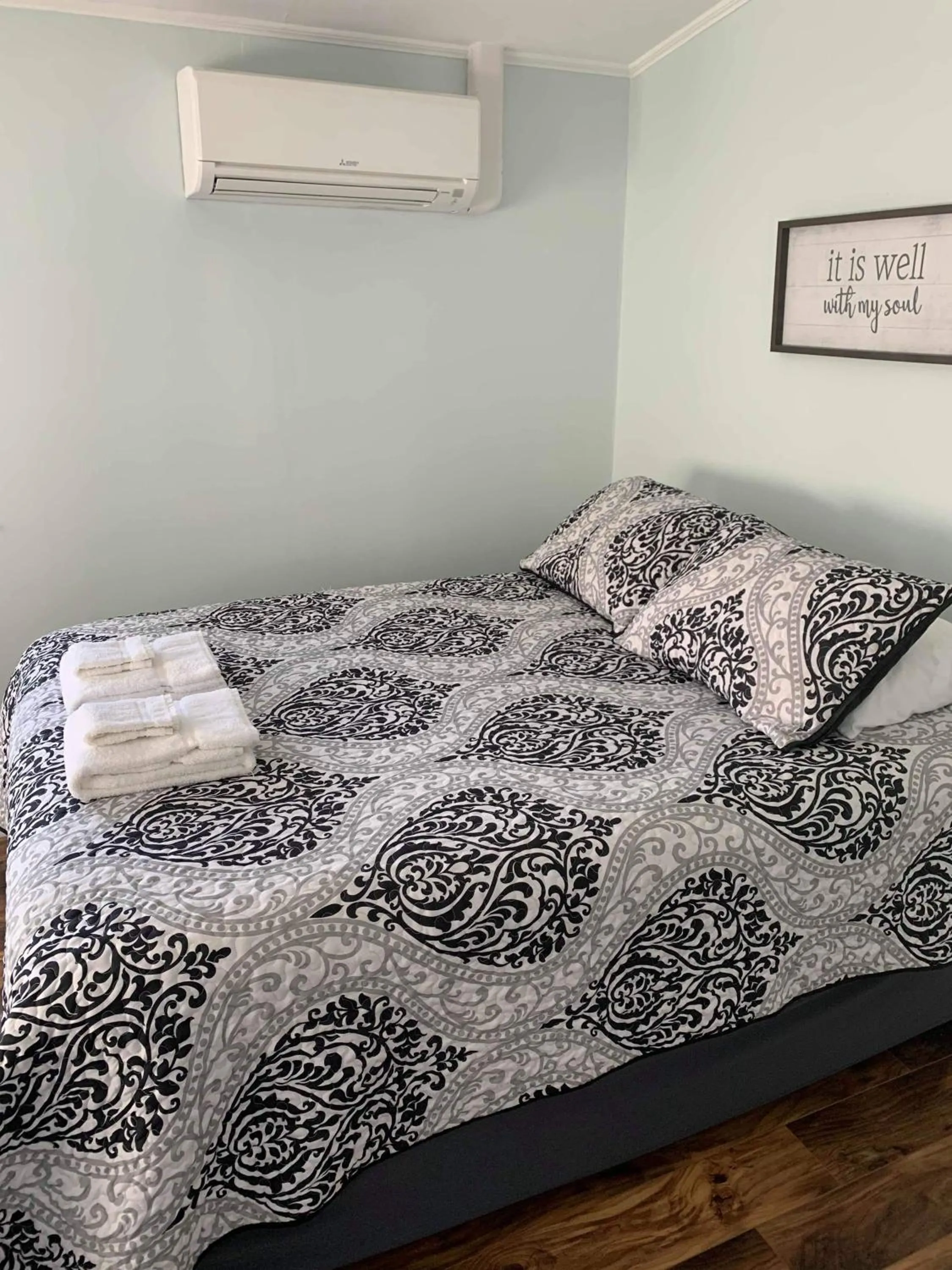 Bedroom, Bed in Brook Road Inn
