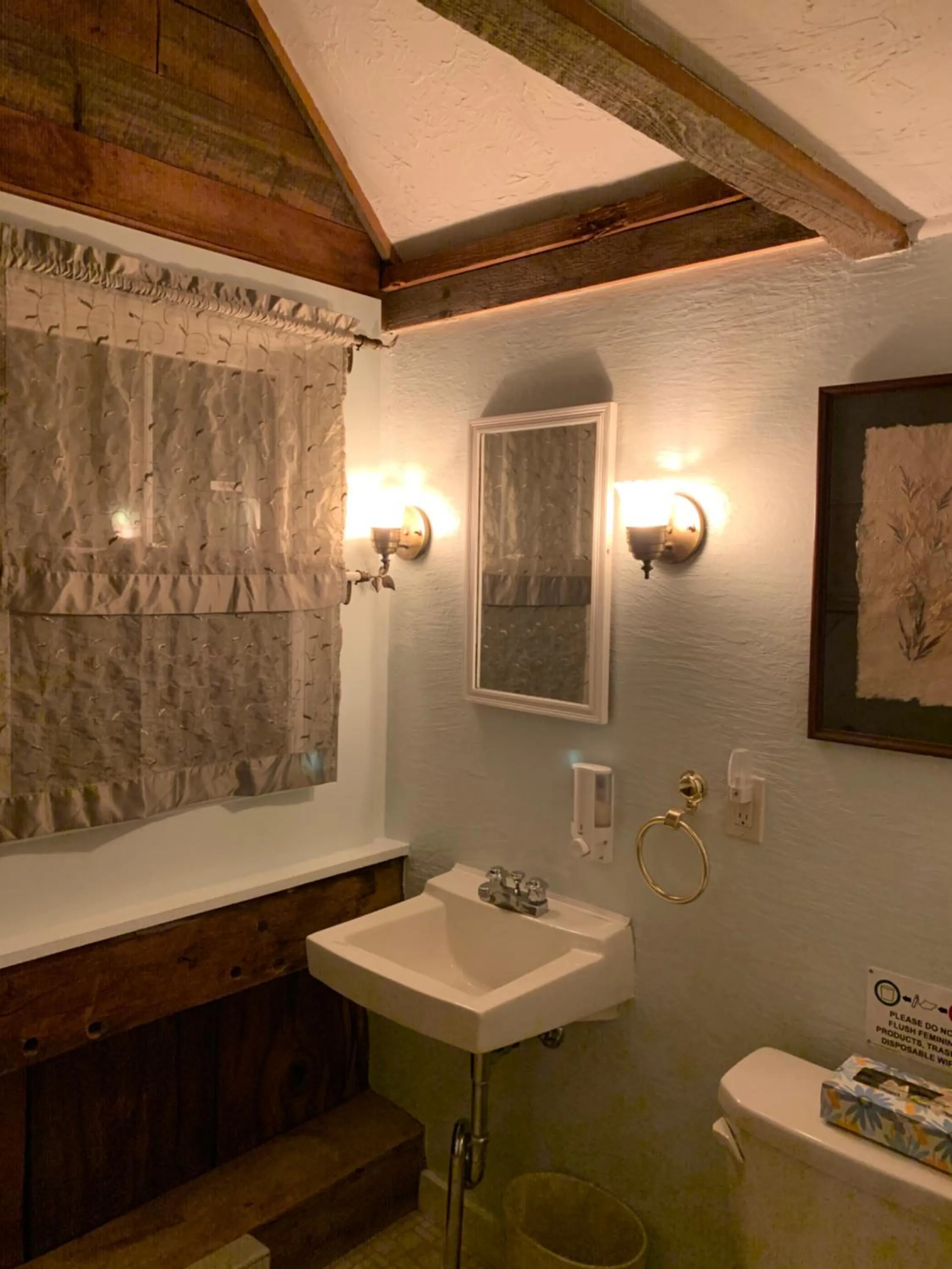 Bathroom in Brook Road Inn