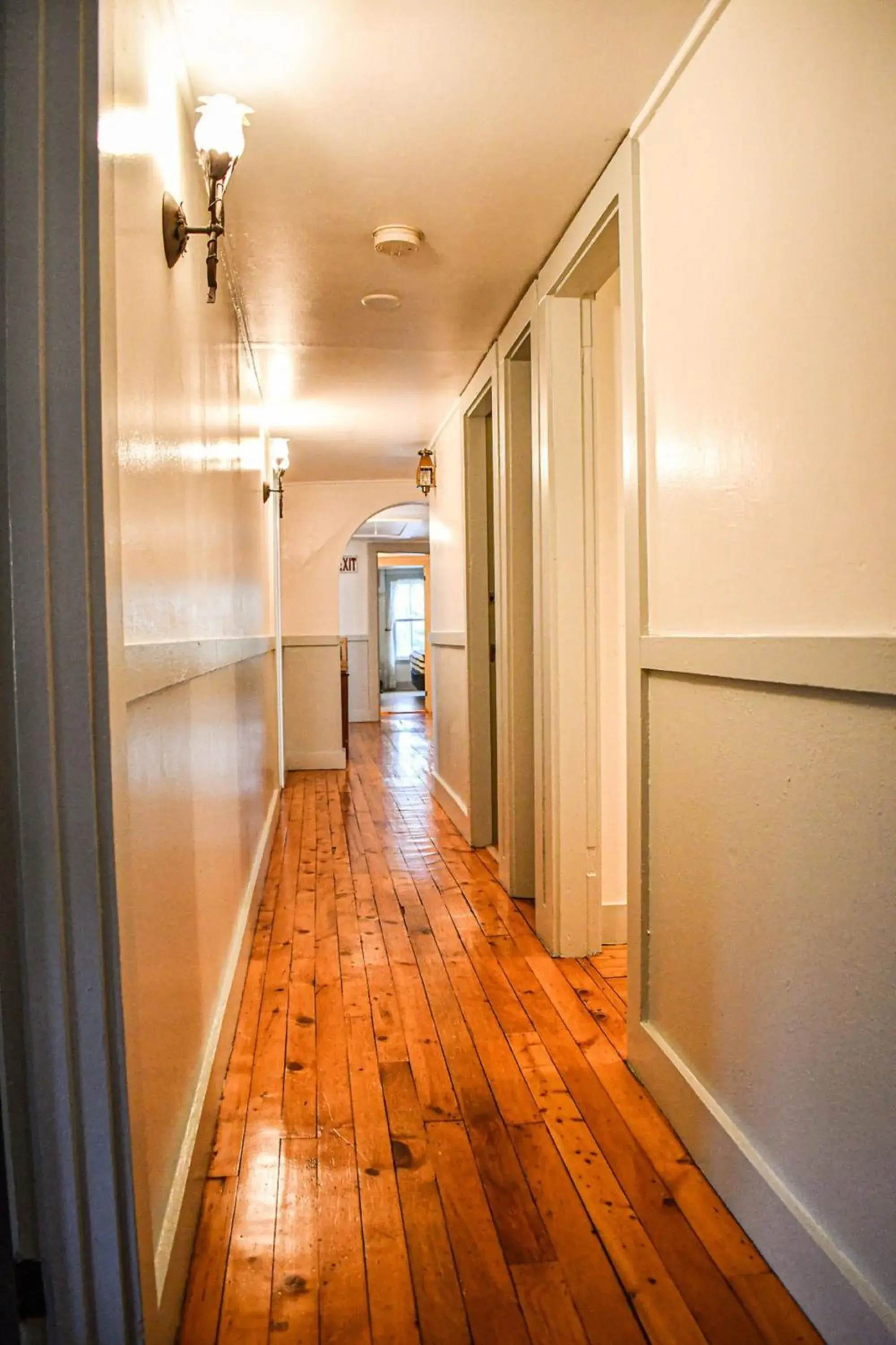 Queen Room in Brook Road Inn Queen Room in Brook Road Inn