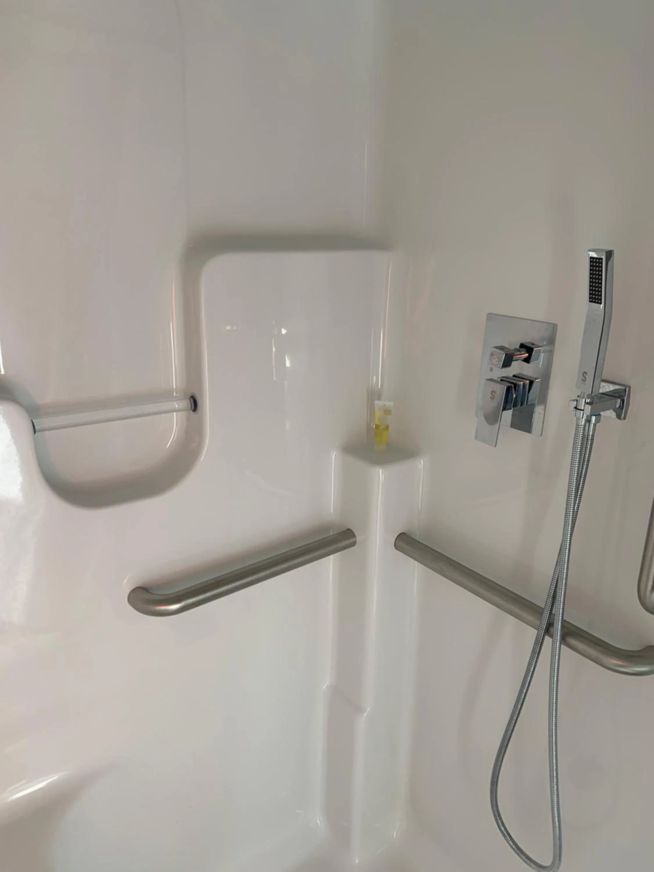 Bathroom in Brook Road Inn