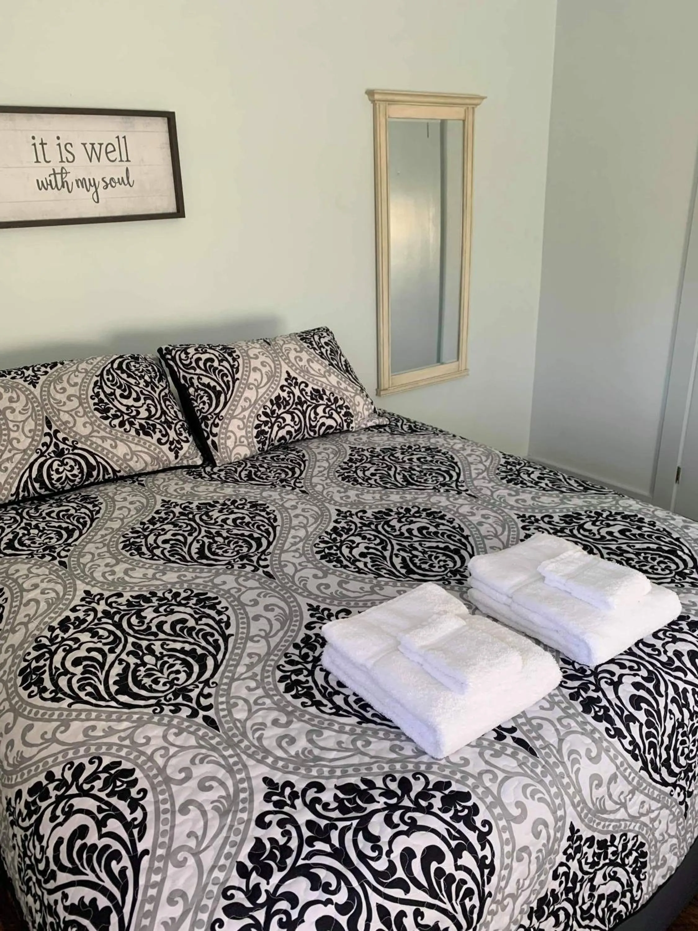 Bedroom, Bed in Brook Road Inn