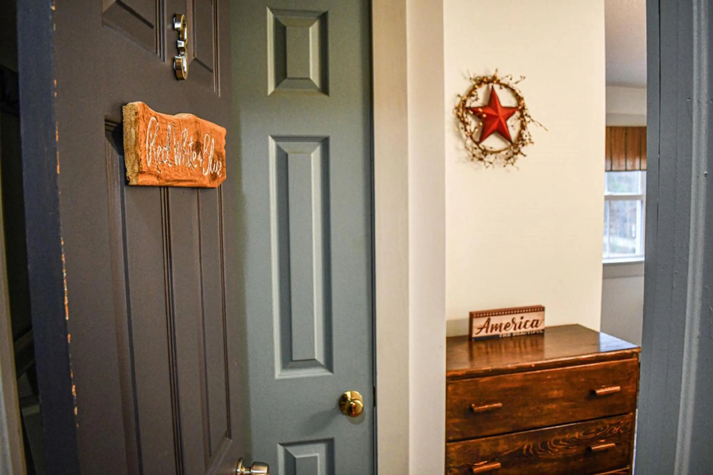 Facade/entrance in Brook Road Inn