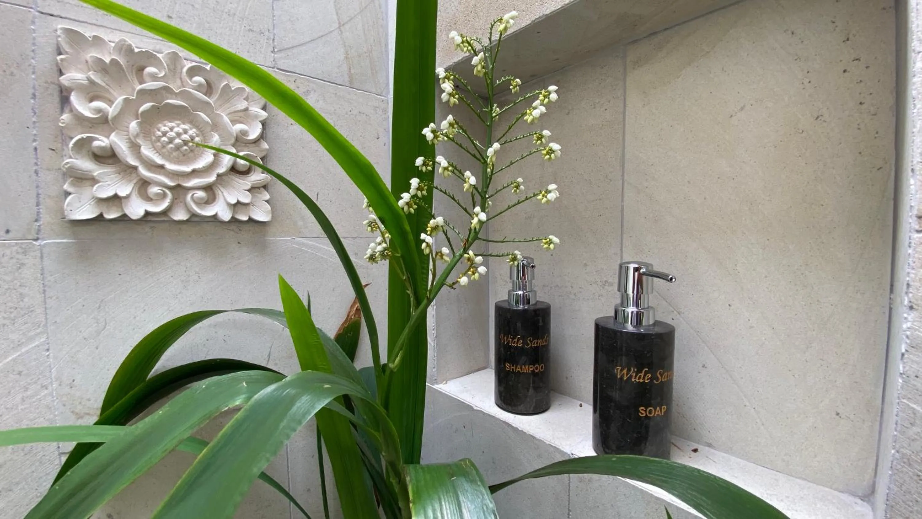 Shower in Wide Sands Beach Retreat