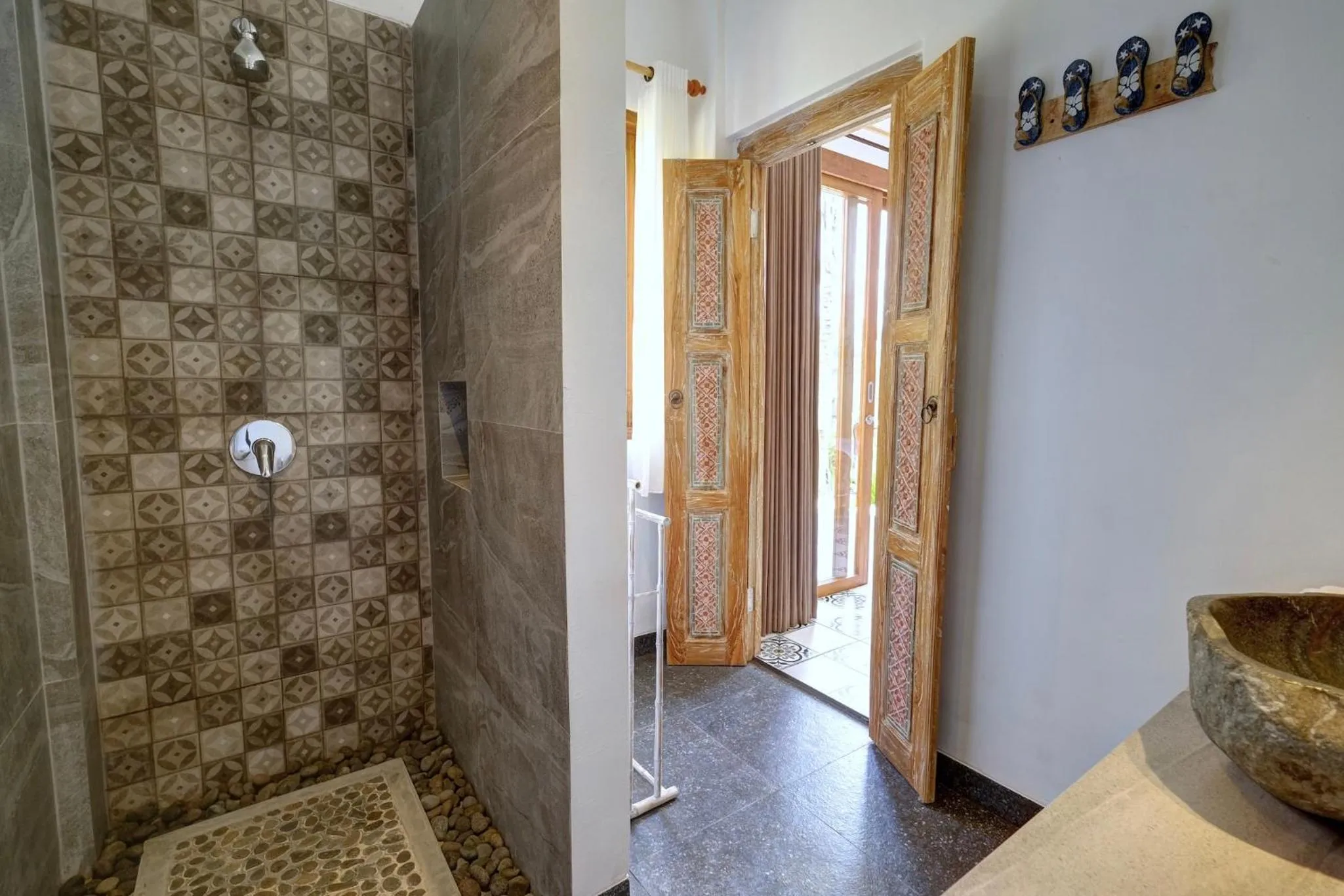 Shower in Wide Sands Beach Retreat