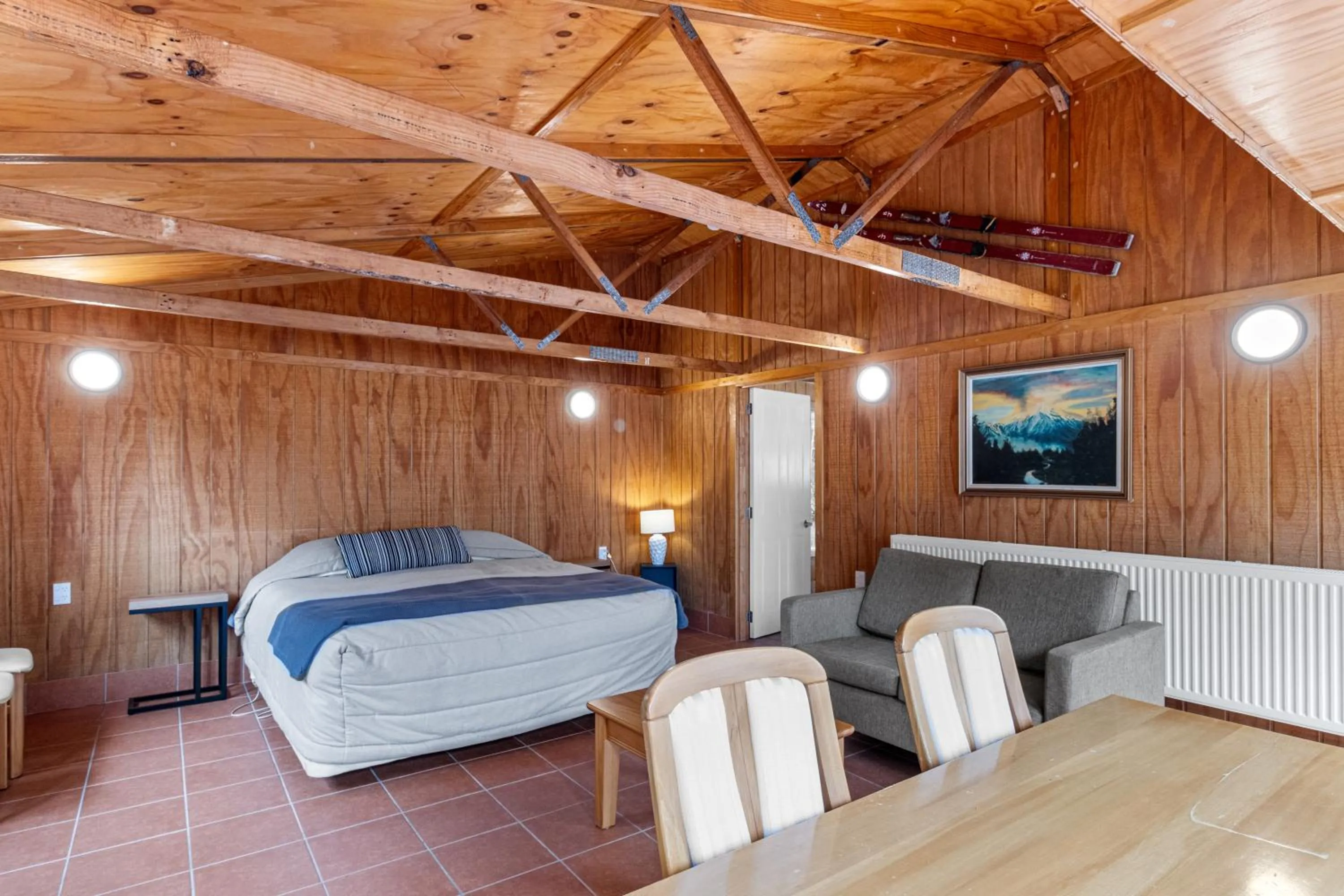 Living room, Bed in Ngati Ruanui Mountain Lodge
