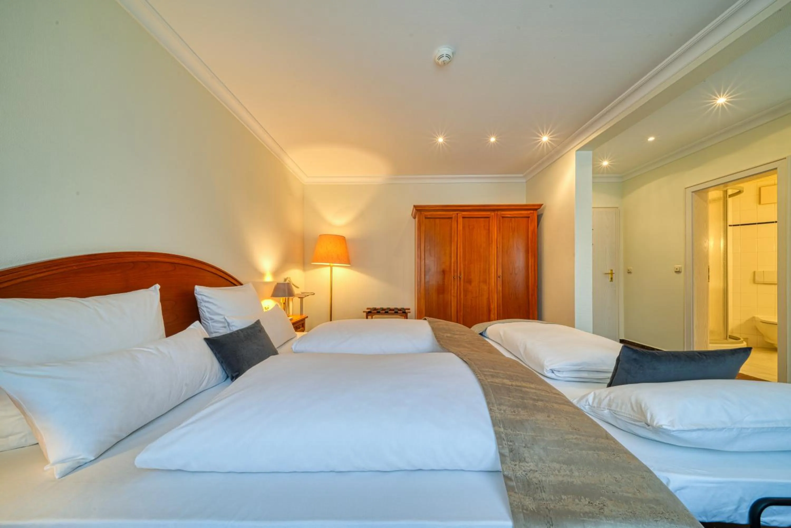 Photo of the whole room, Bed in Parkhotel Am Glienberg by NP