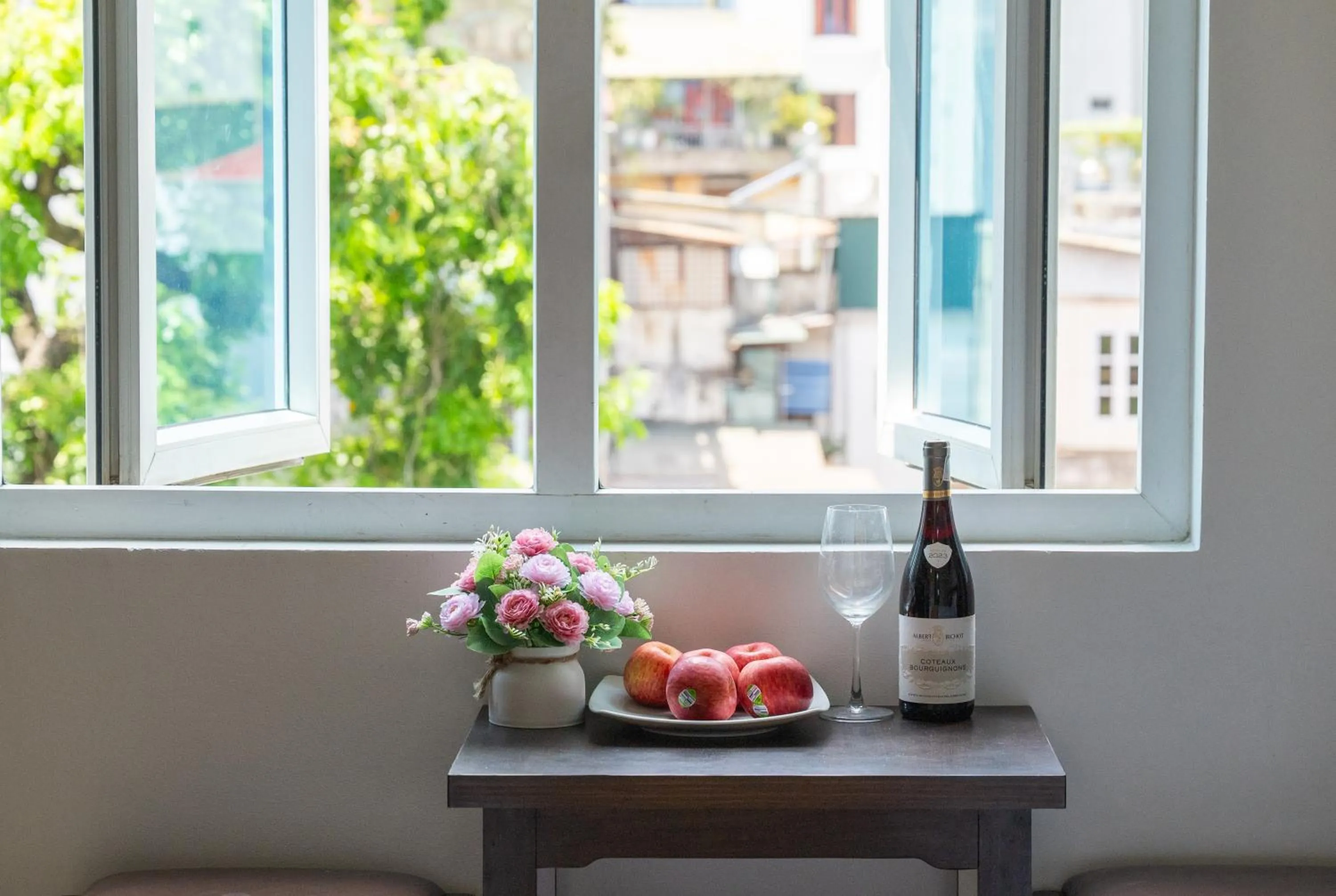 Food and drinks in Chariot Hotel