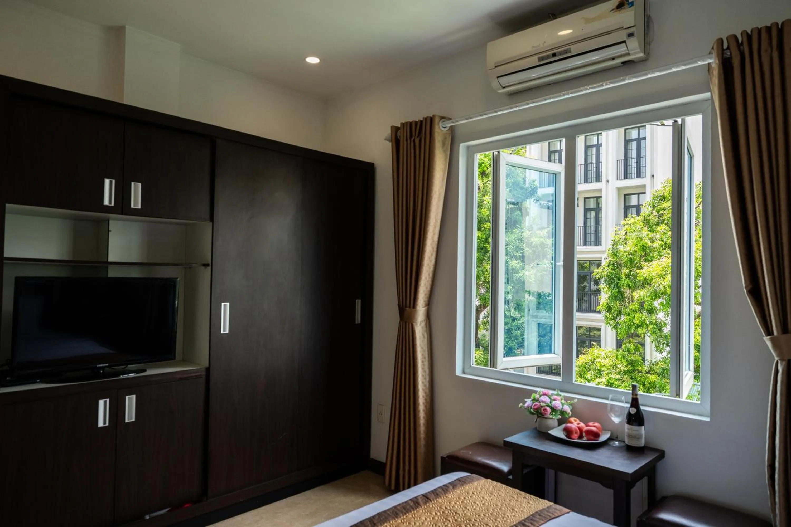 Seating area in Chariot Hotel