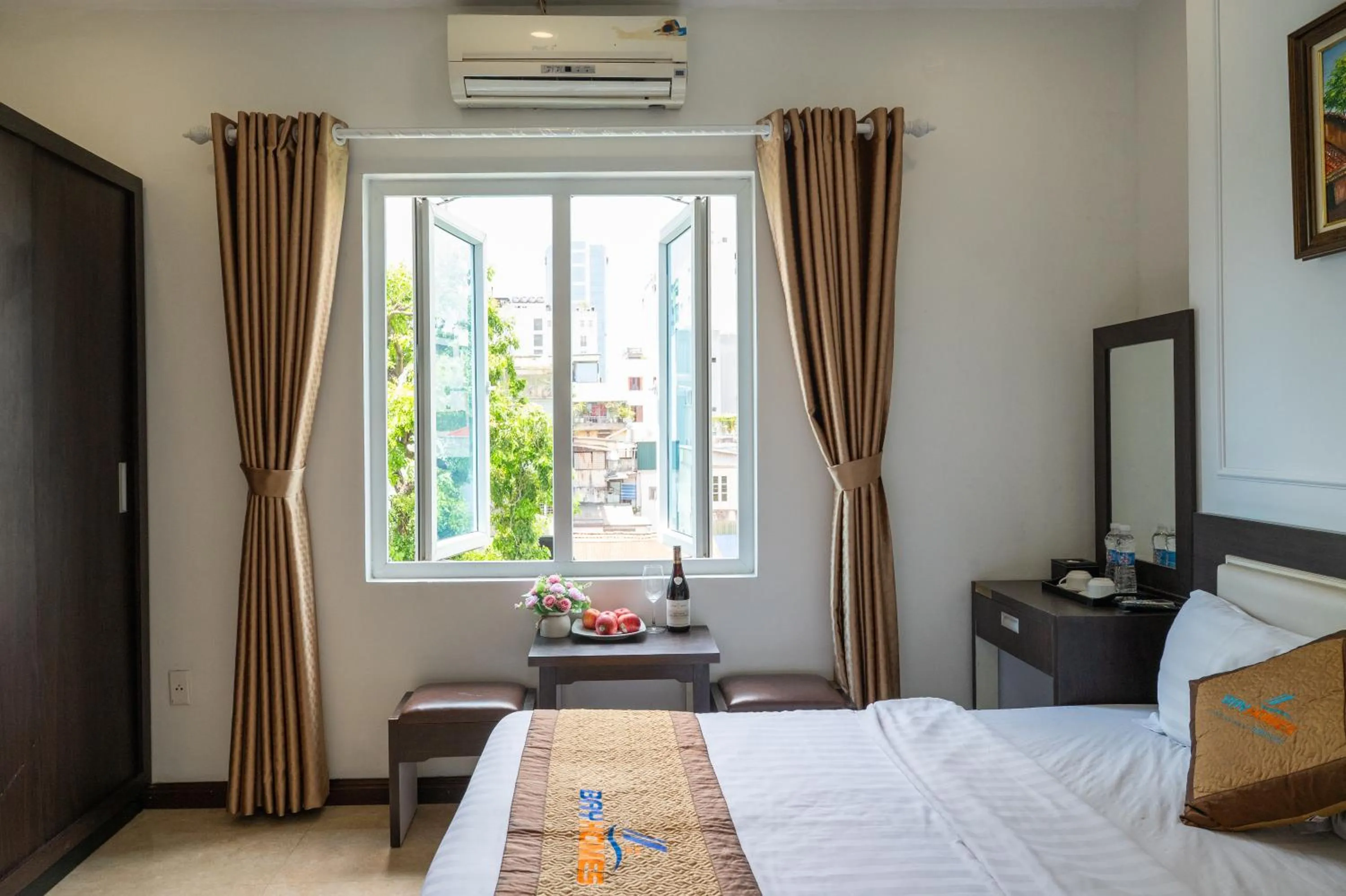 Bed in Chariot Hotel