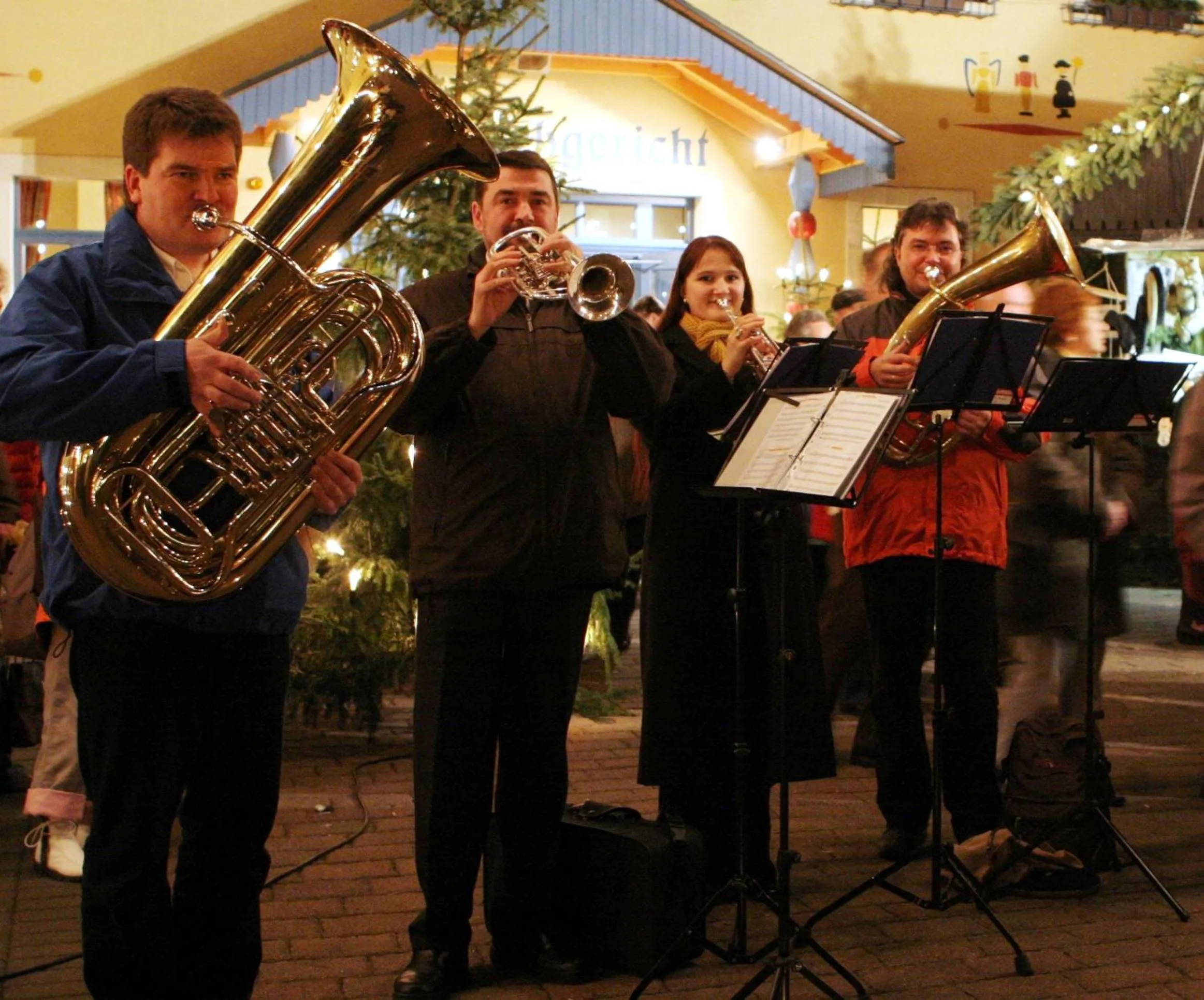 People in Hotel Erbgericht Buntes Haus