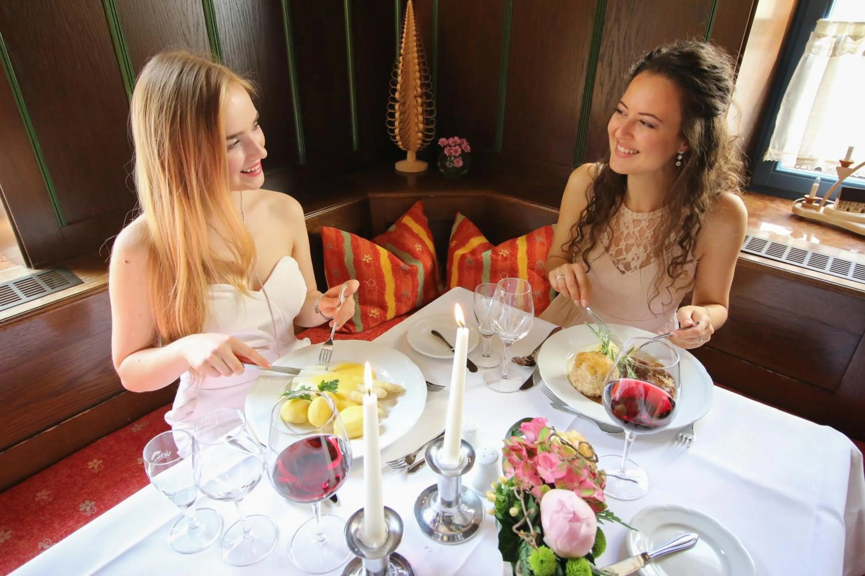 Restaurant/places to eat in Hotel Erbgericht Buntes Haus