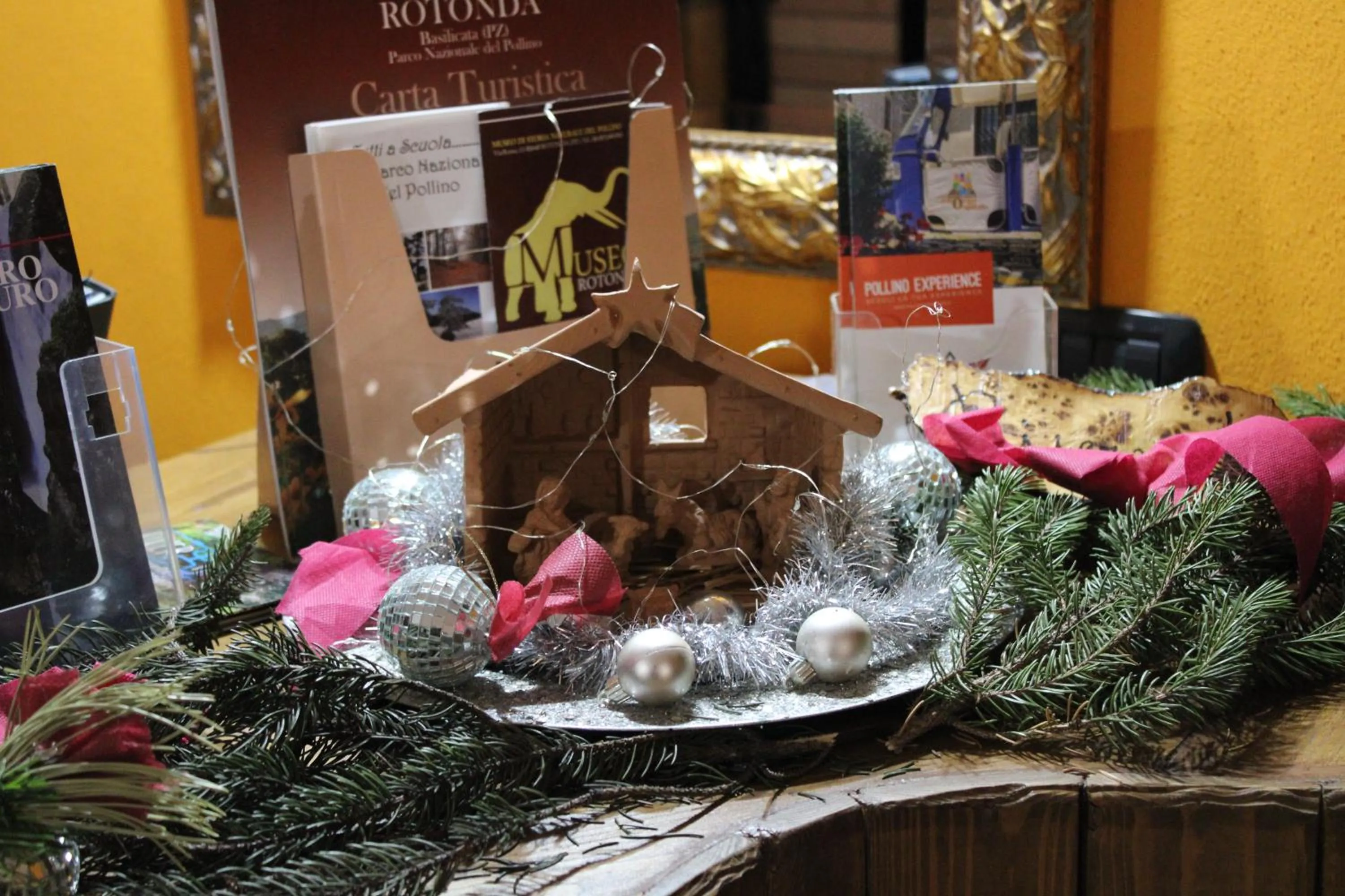Communal lounge/ TV room in Le Chalet del Pollino