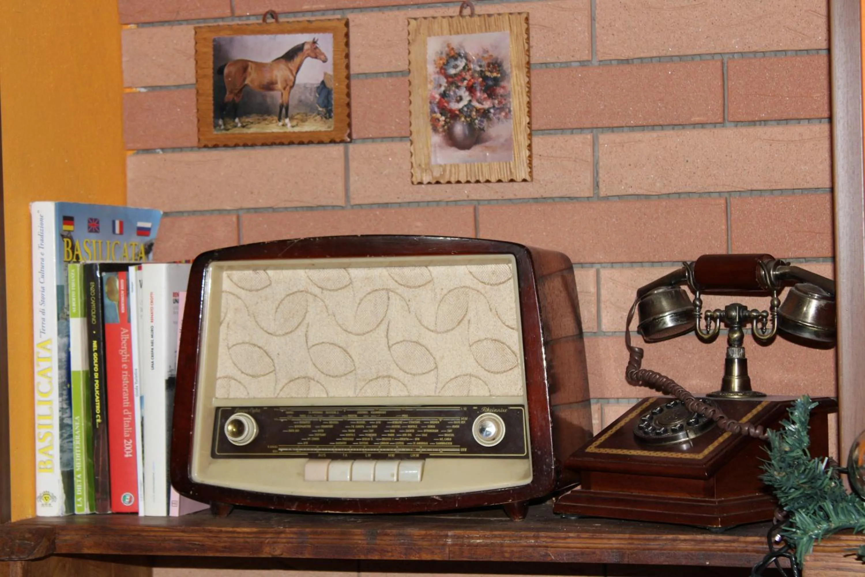 Communal lounge/ TV room in Le Chalet del Pollino