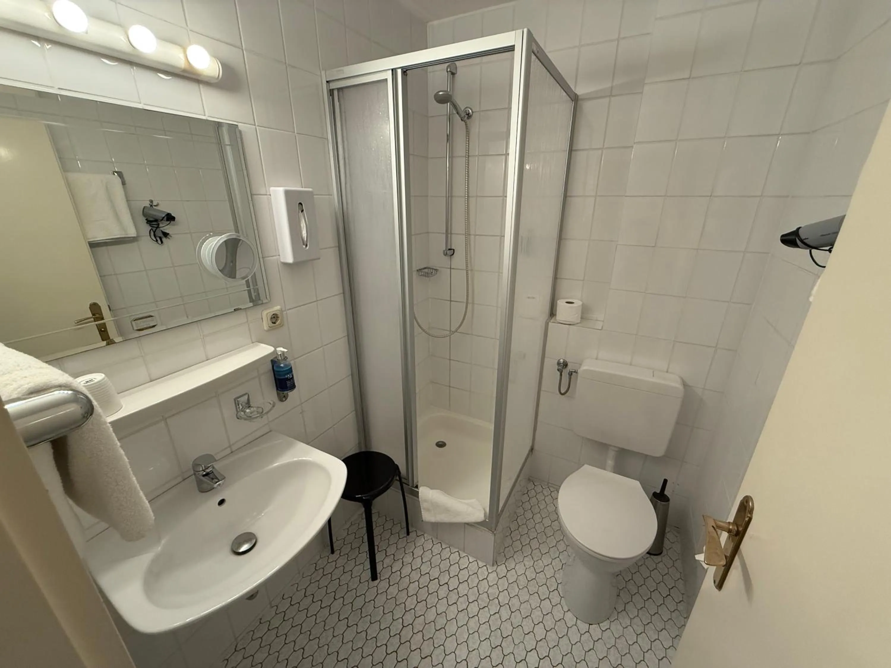 Shower in Hotel Carolinenhof