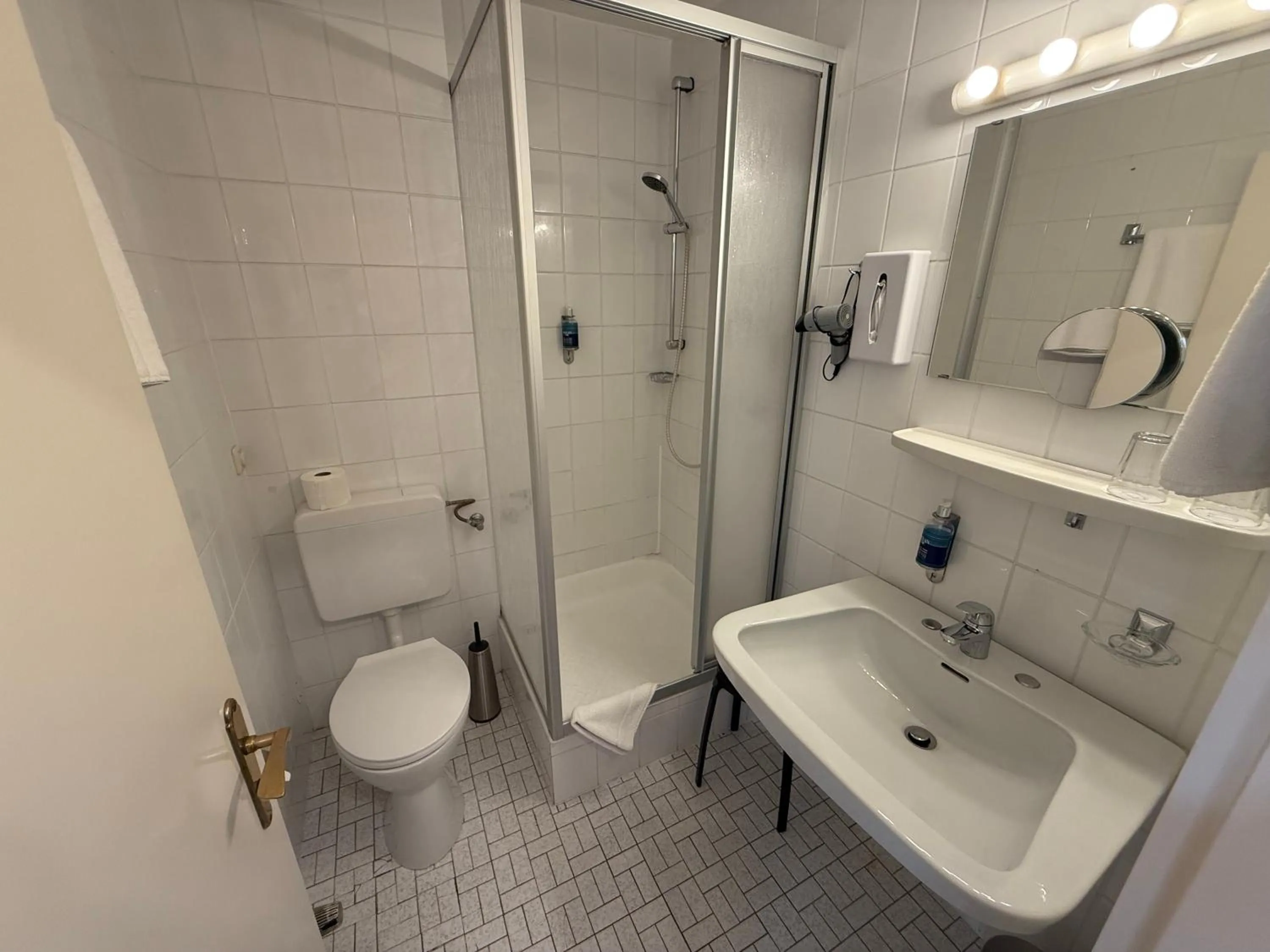 Shower in Hotel Carolinenhof