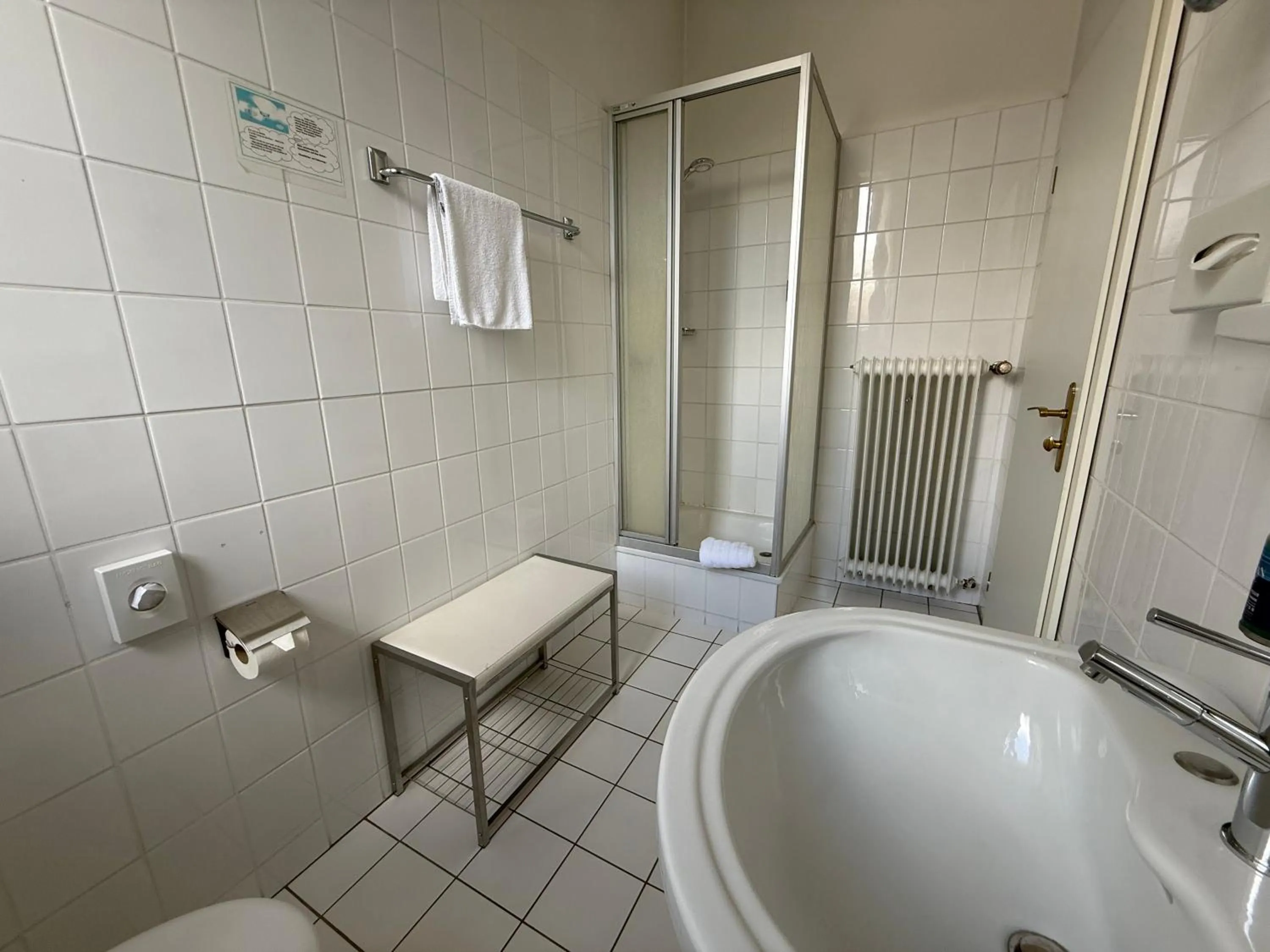 Shower in Hotel Carolinenhof