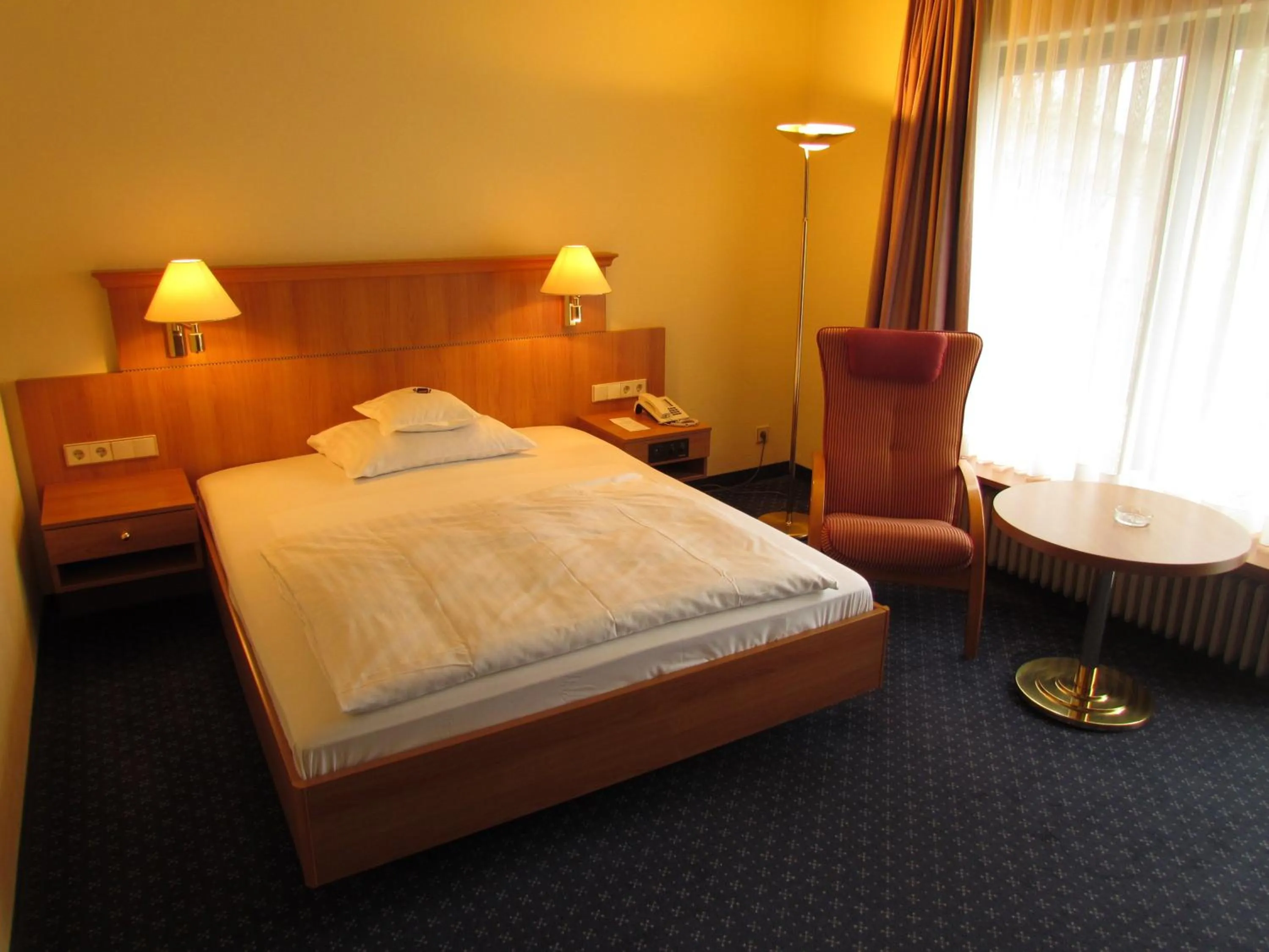 Photo of the whole room, Bed in Parkhotel Bad Homburg