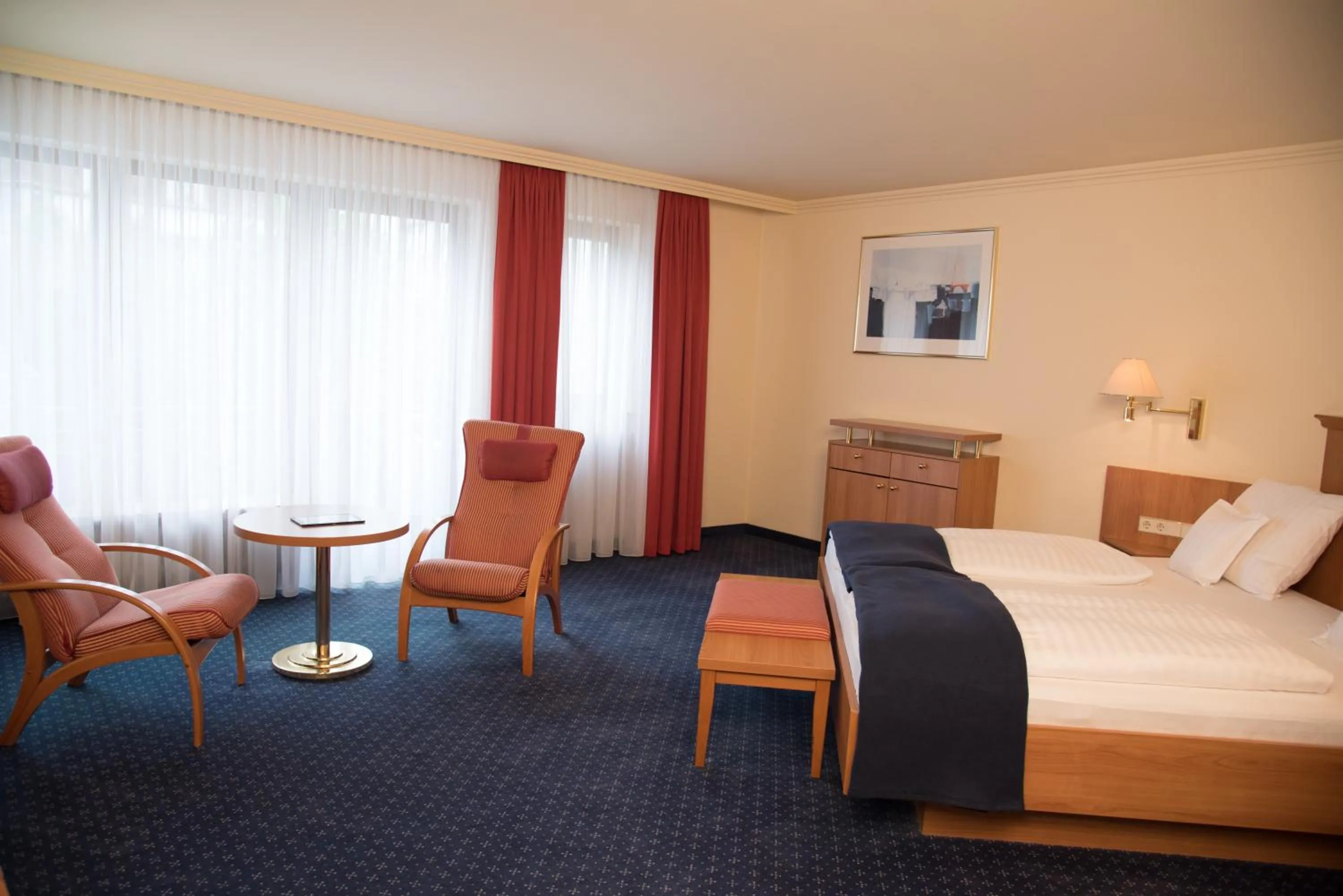 Photo of the whole room, Bed in Parkhotel Bad Homburg