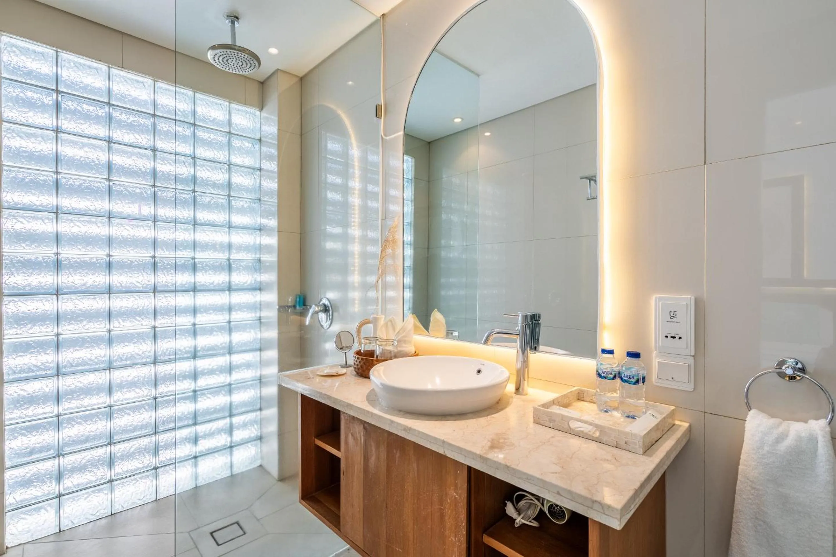 Shower in AQ-VA Hotel & Villas Seminyak