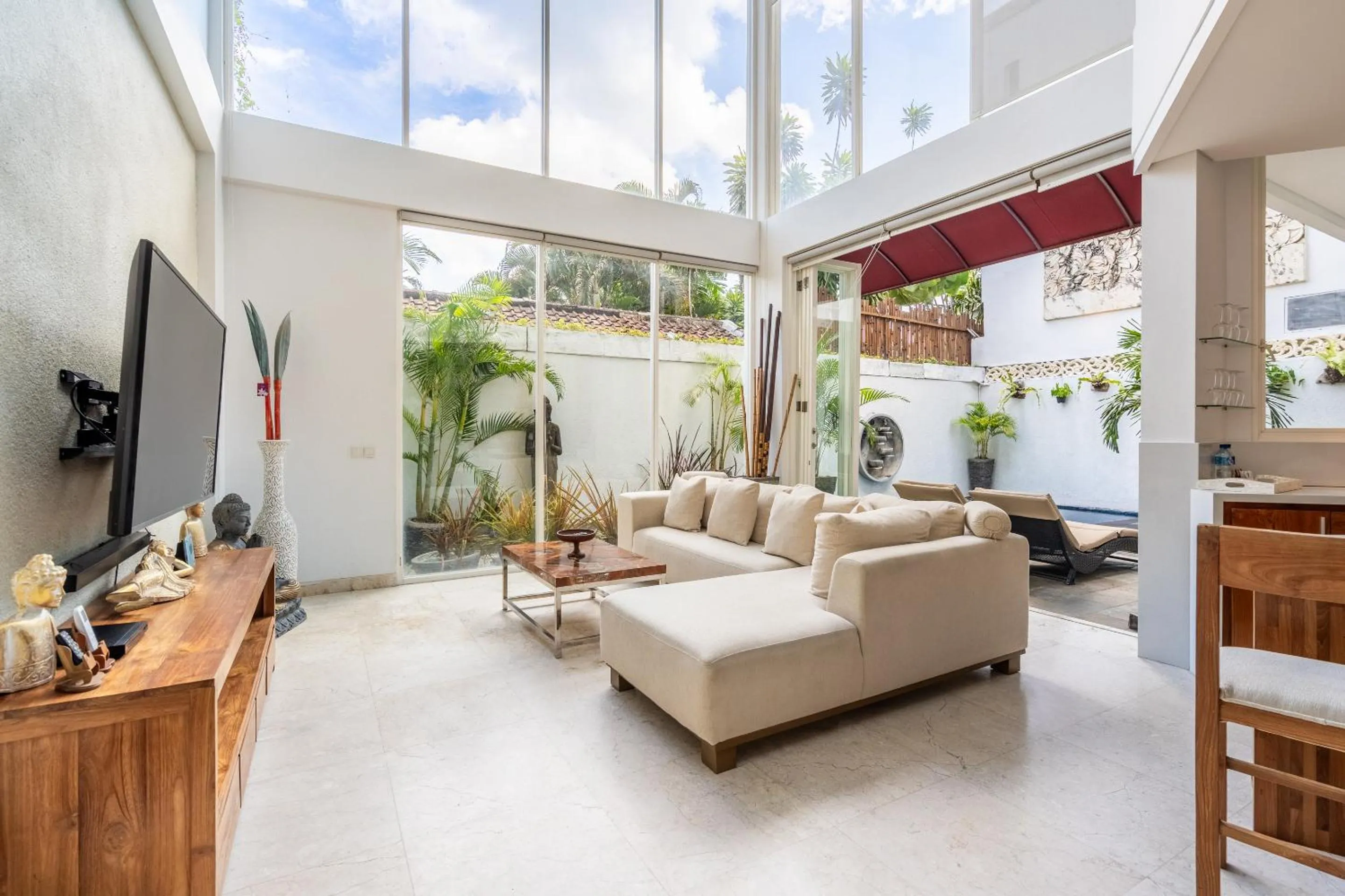 Communal lounge/ TV room in AQ-VA Hotel & Villas Seminyak