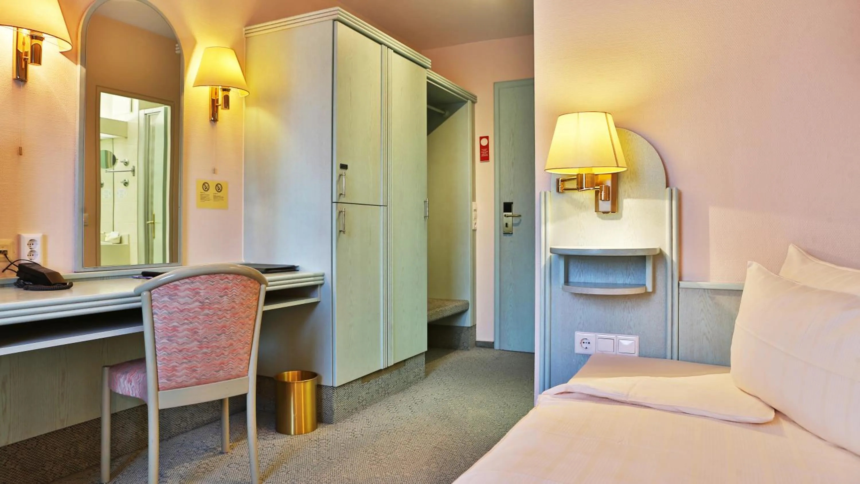 Photo of the whole room, Bed in Hotel Zum Löwen