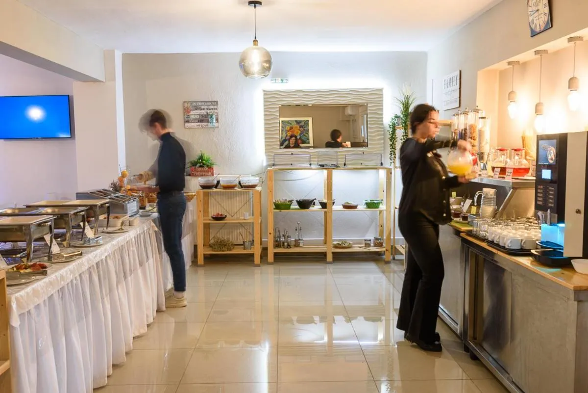 Restaurant/places to eat in City Gate Hotel Airport Thessaloniki