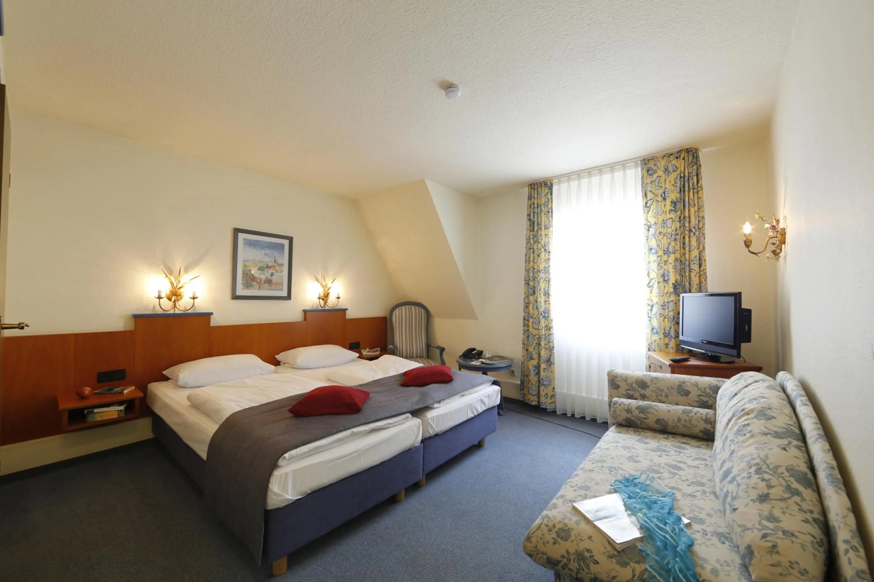 Photo of the whole room, Bed in Hotel Karl Noss