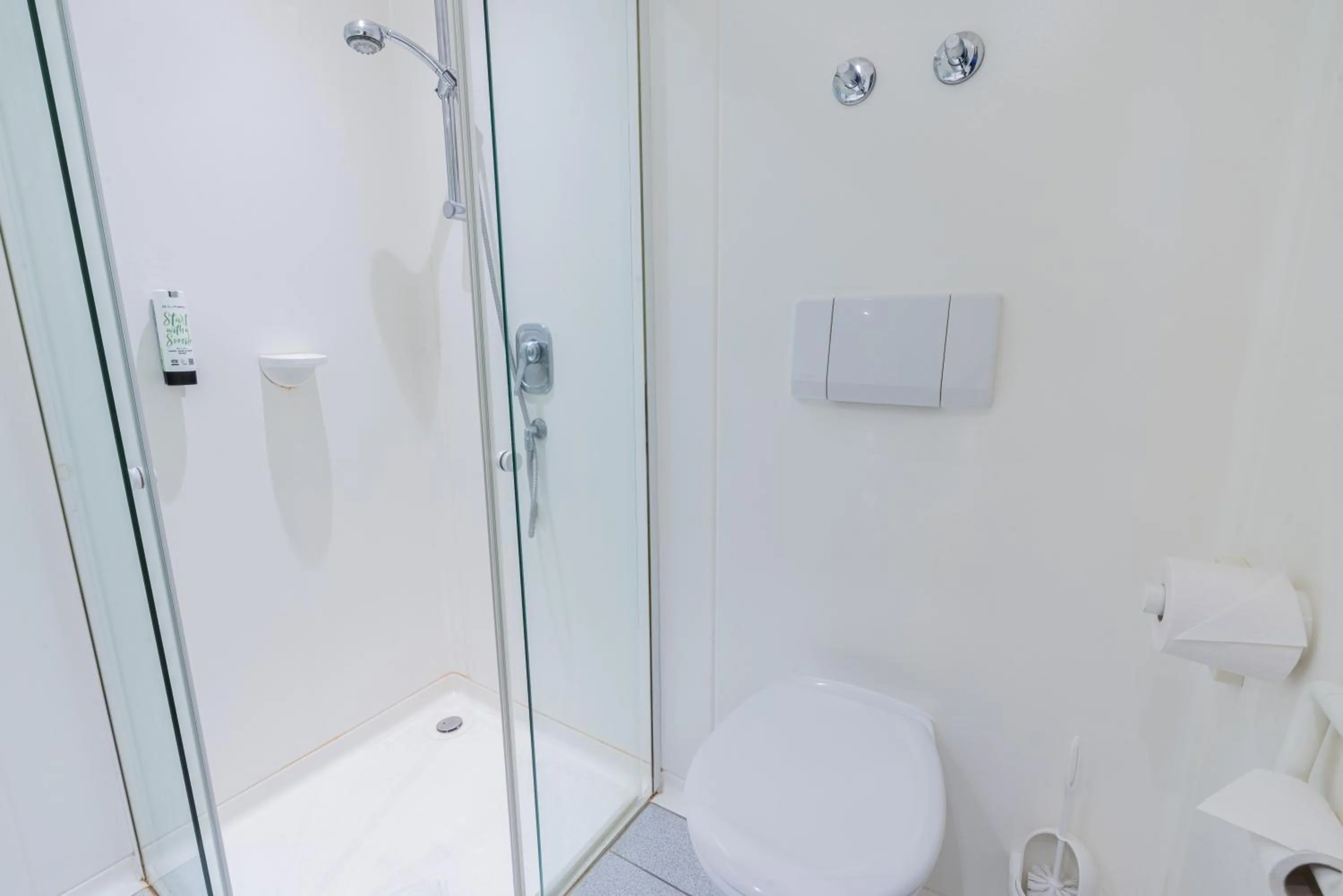 Shower in Hotel Arkadia