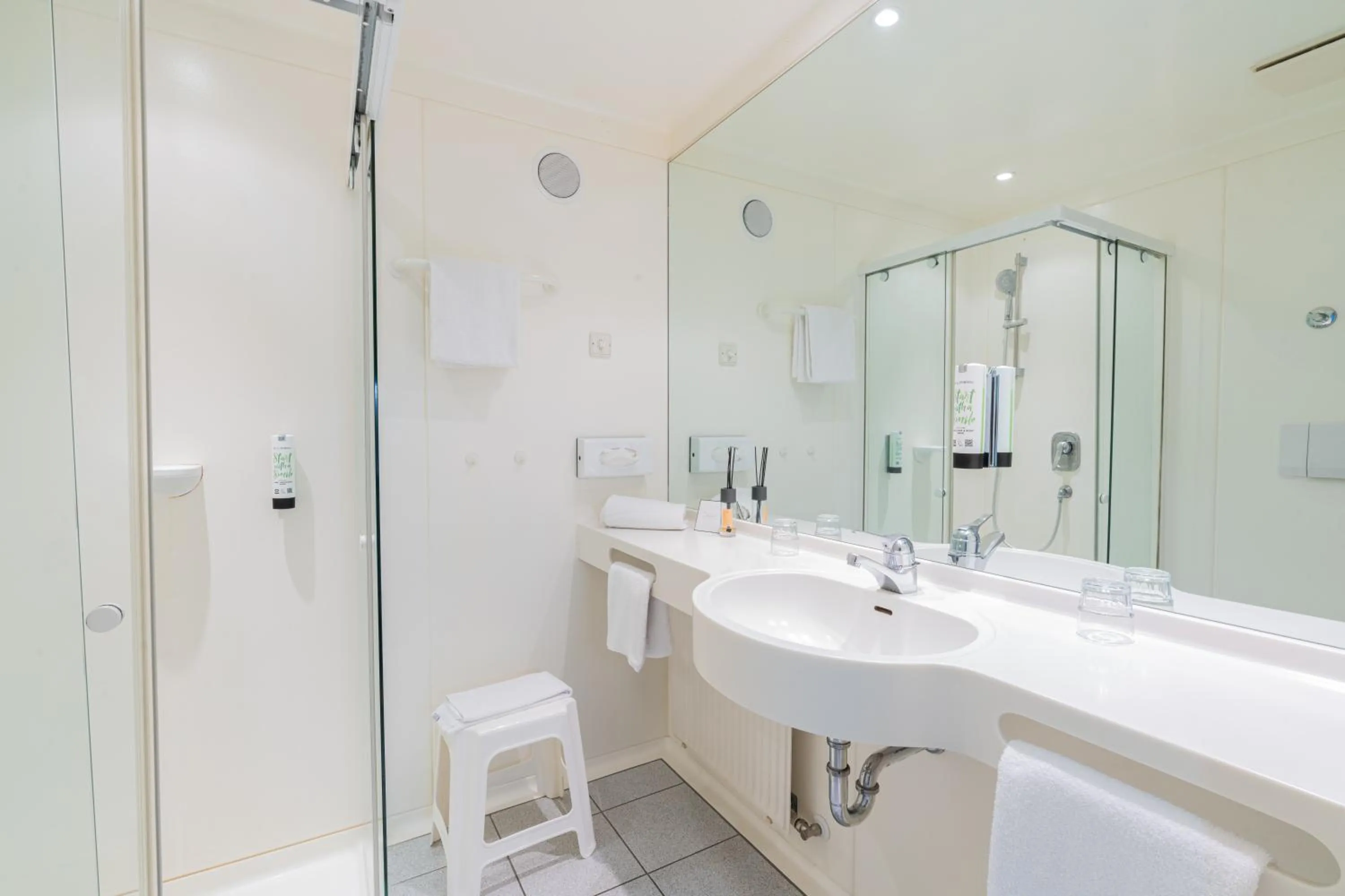 Shower in Hotel Arkadia