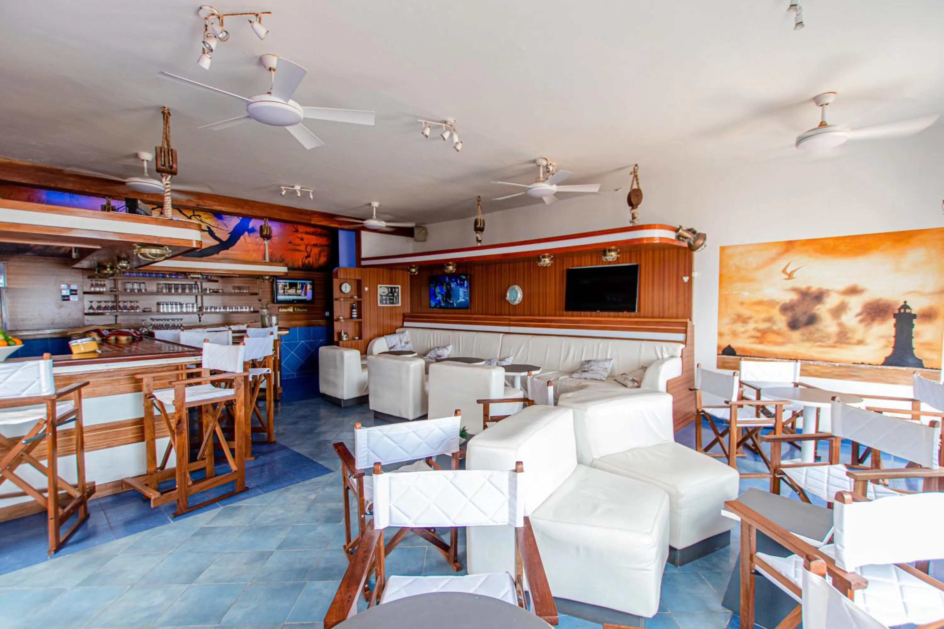 Restaurant/places to eat in La Madrague-Surf Beach Sea