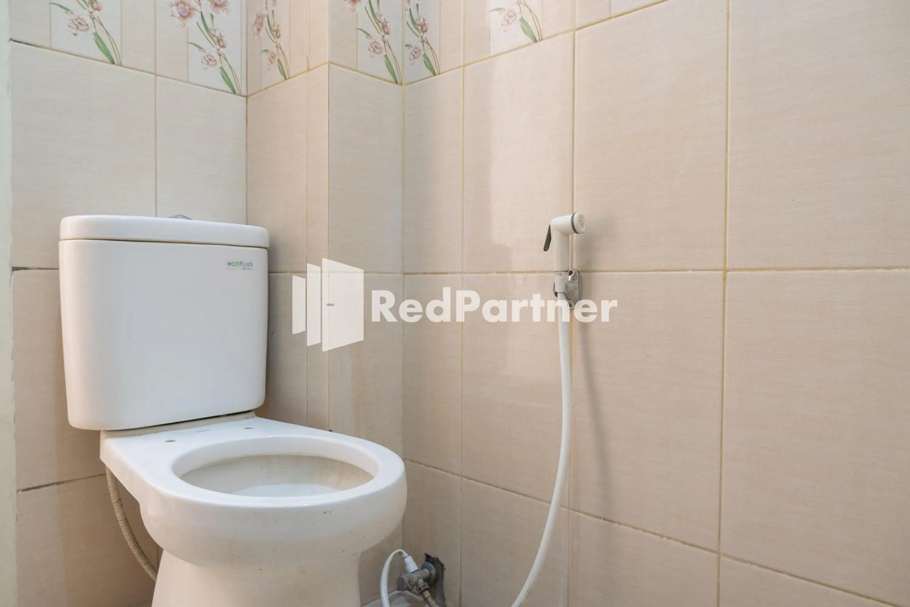 Bathroom in Wisma Handayani Syariah RedPartner near RSUD Wonosari