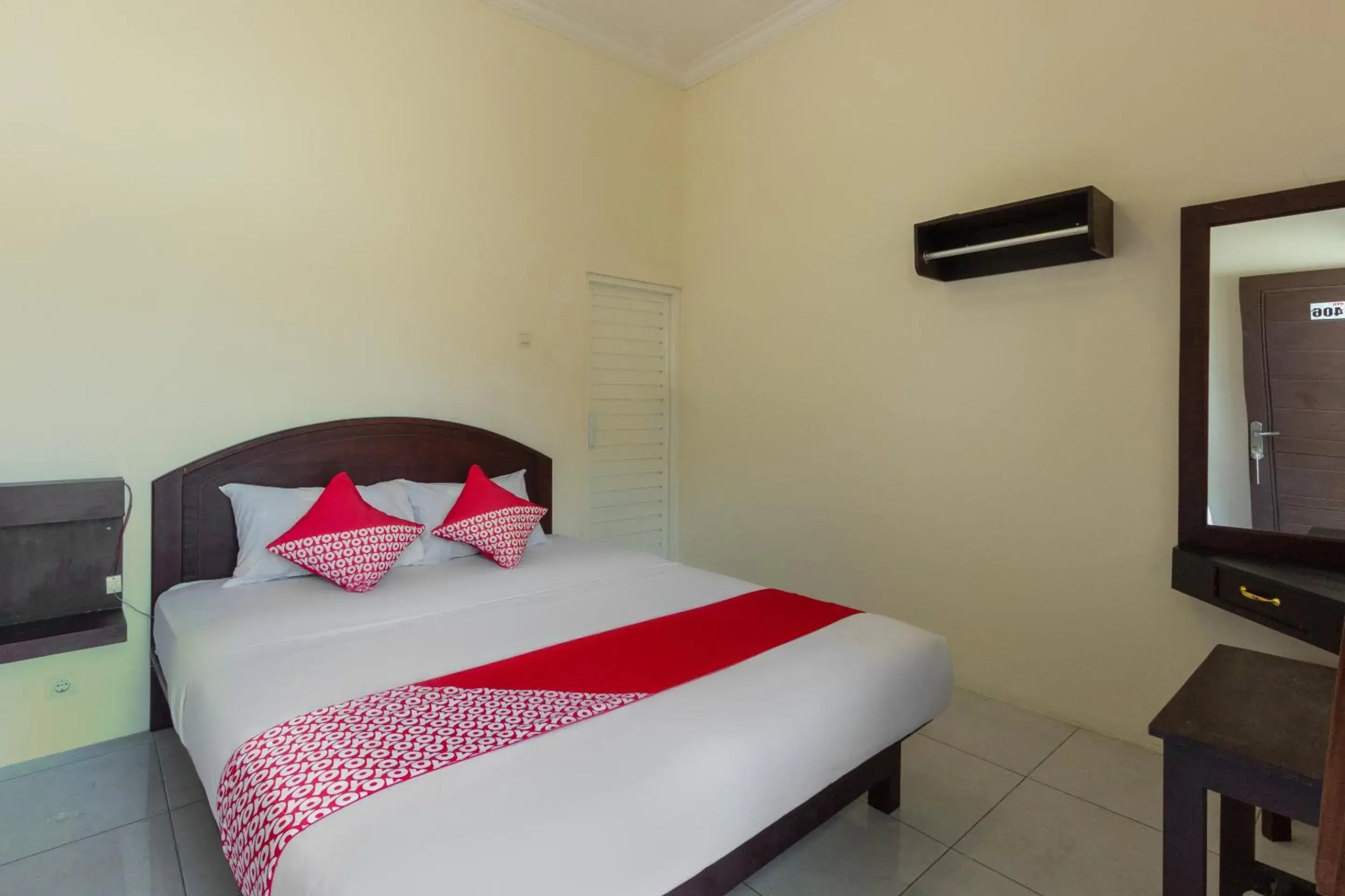 Standard Double Room in OYO 3024 Hotel Kebon Manis Standard Double Room in OYO 3024 Hotel Kebon Manis