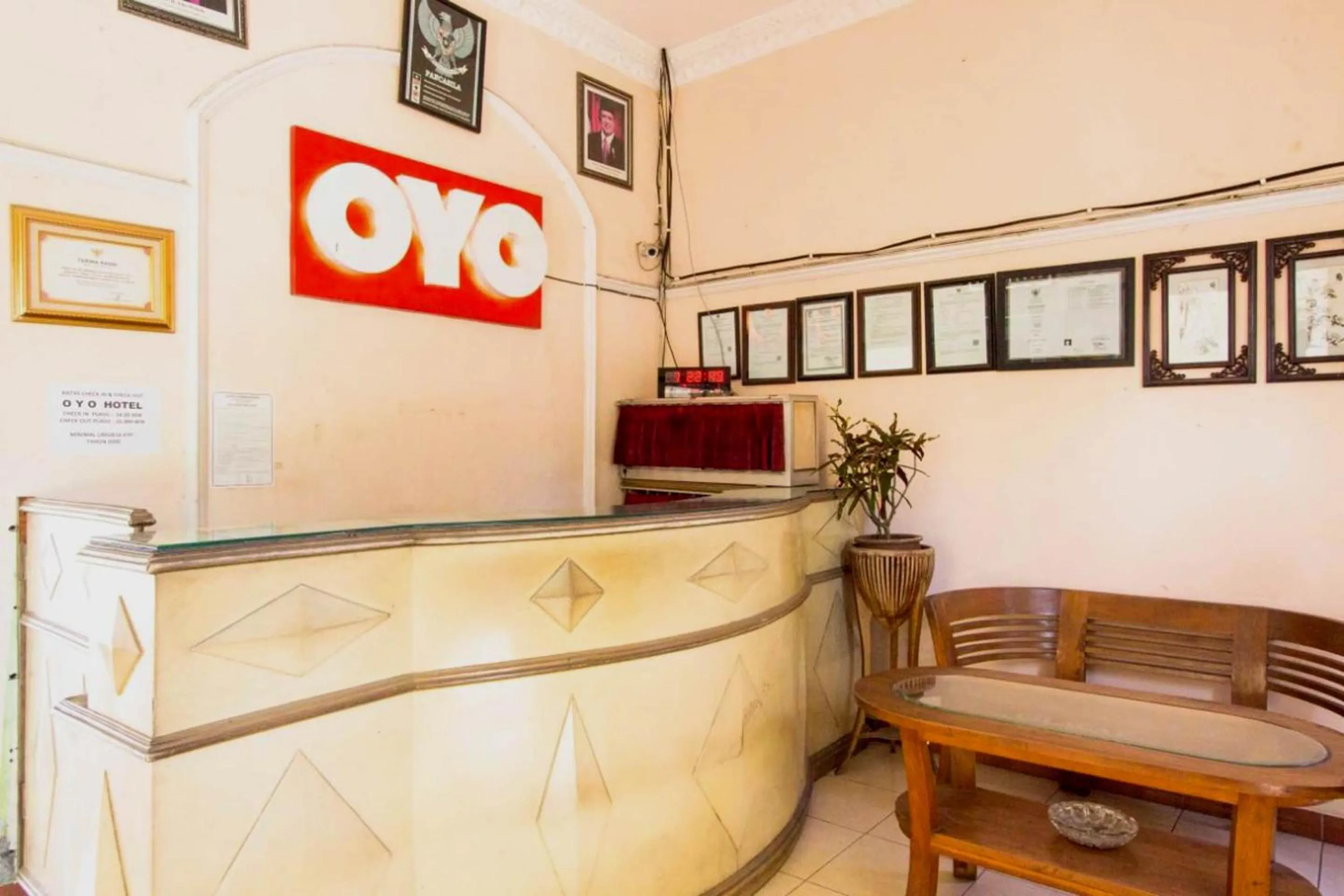 Lobby or reception in Hotel O Kebon Manis