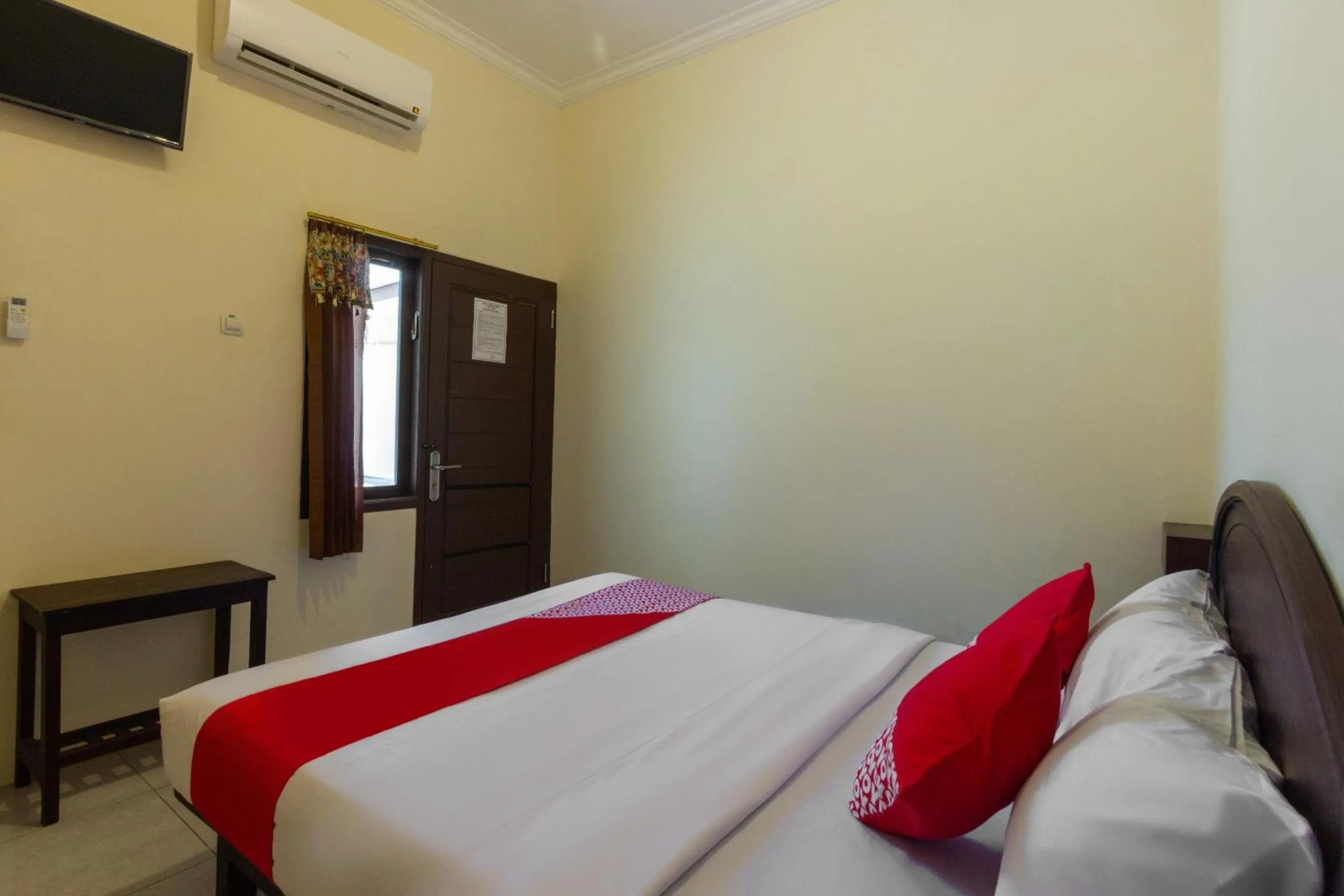 Bedroom, Bed in Hotel O Kebon Manis