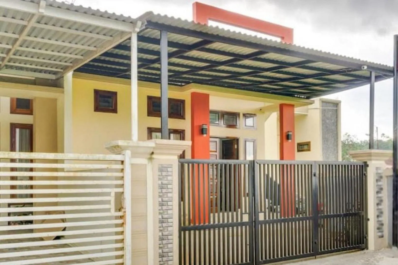 Property building in RedDoorz Syariah at Galliano Homestay Bukittinggi