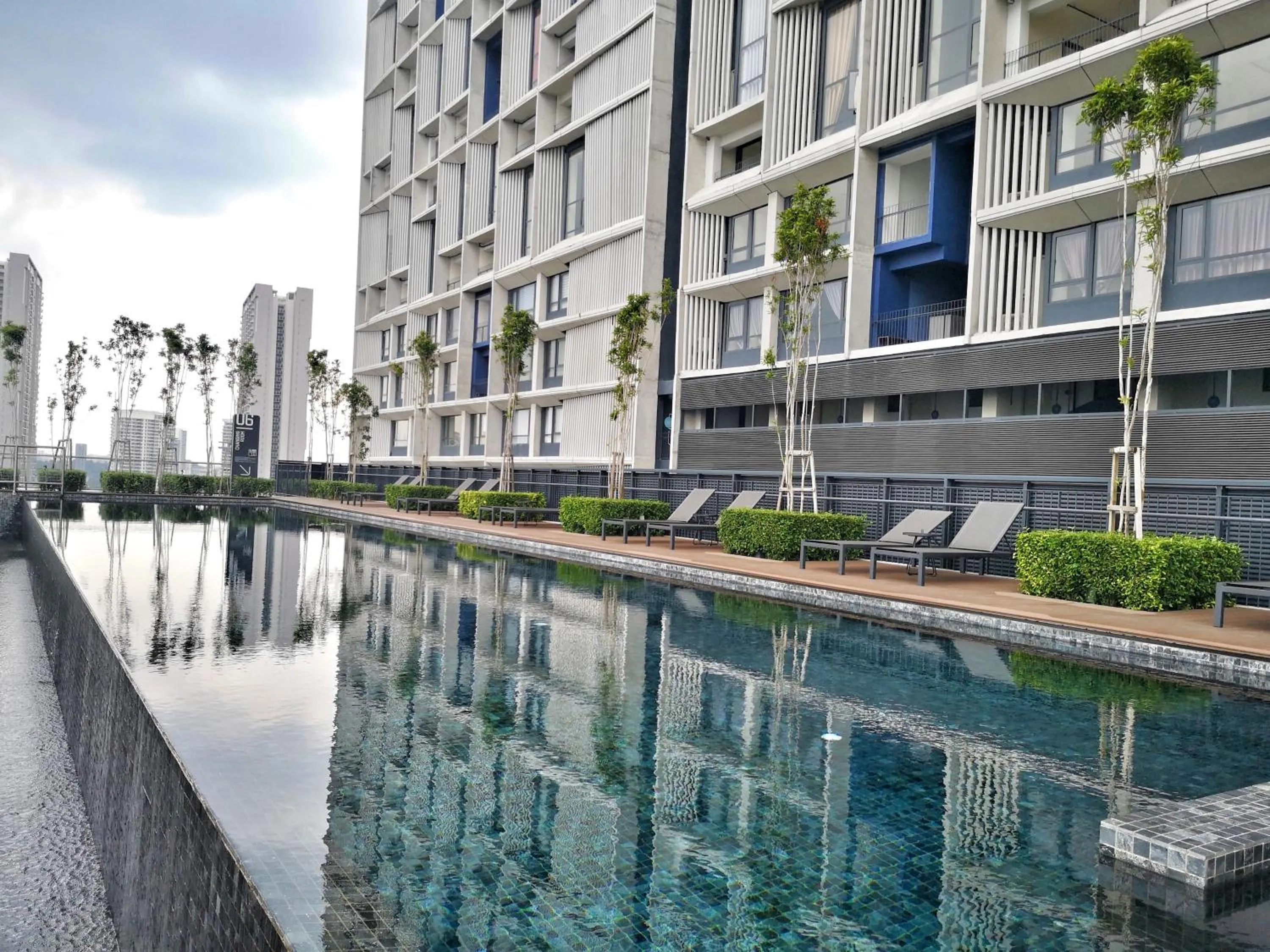Swimming pool in Tamarind Suites by BeeStay Management