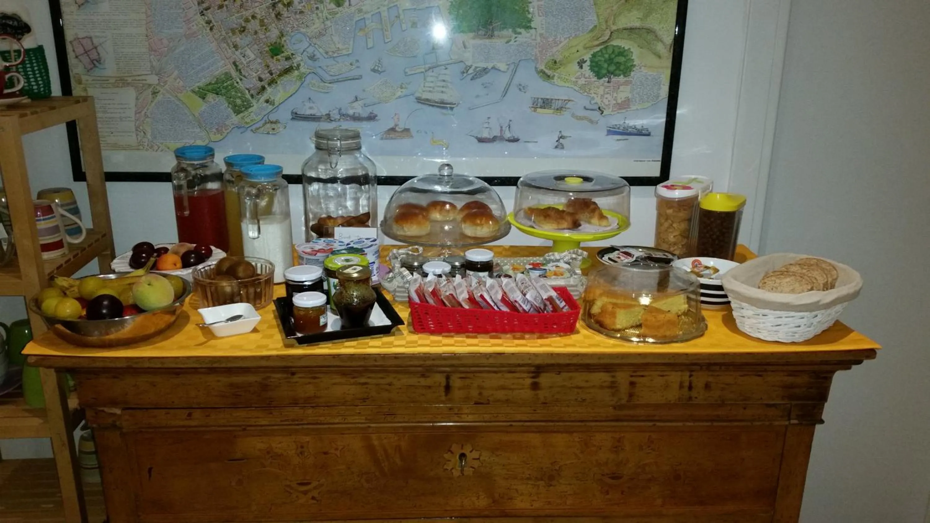 Food and drinks in Palermo Rooms