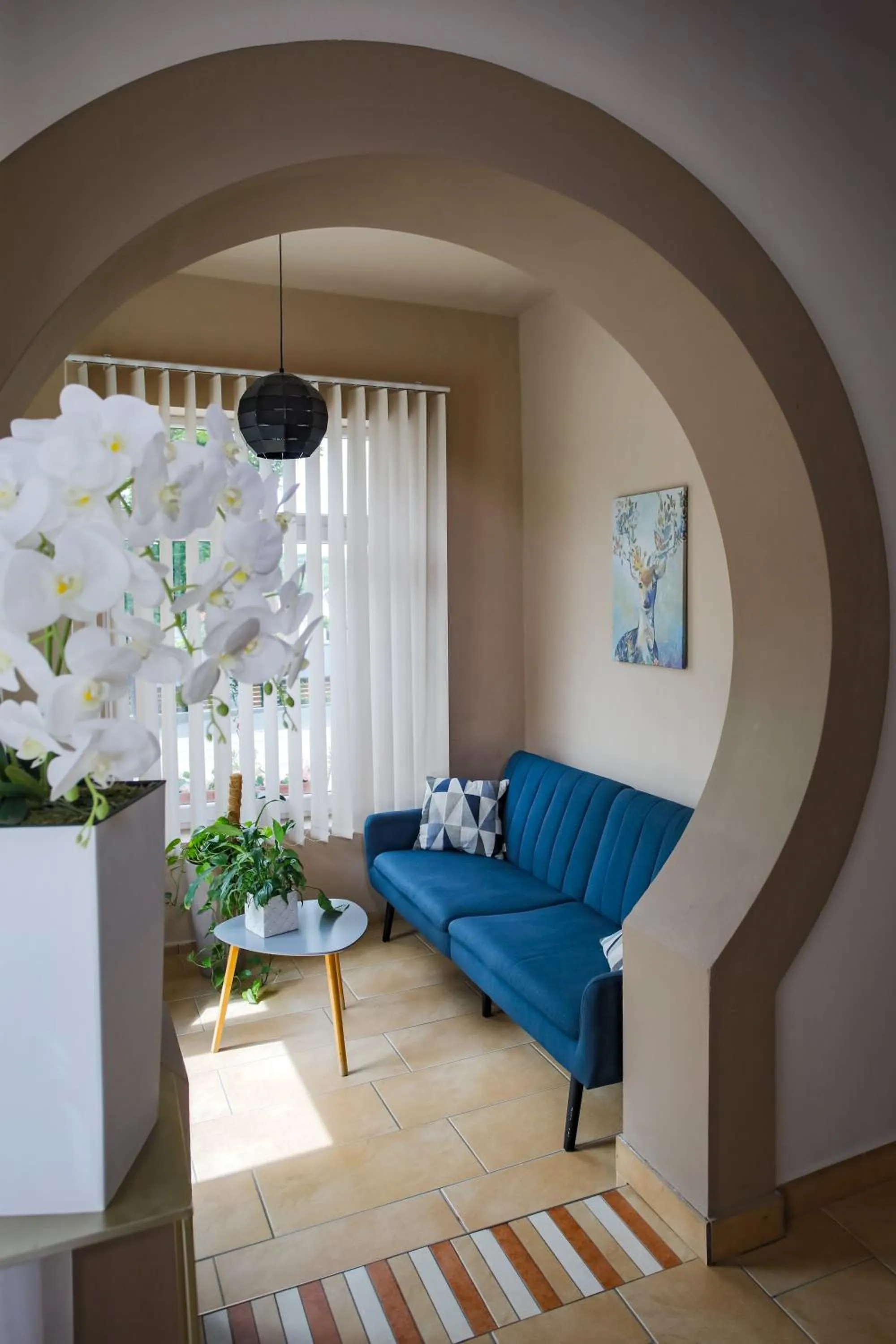 Communal lounge/ TV room in Árnyas Panzió Gödöllő