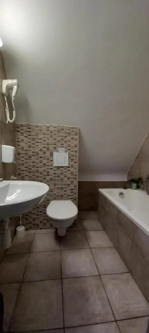 Bathroom in Árnyas Panzió Gödöllő